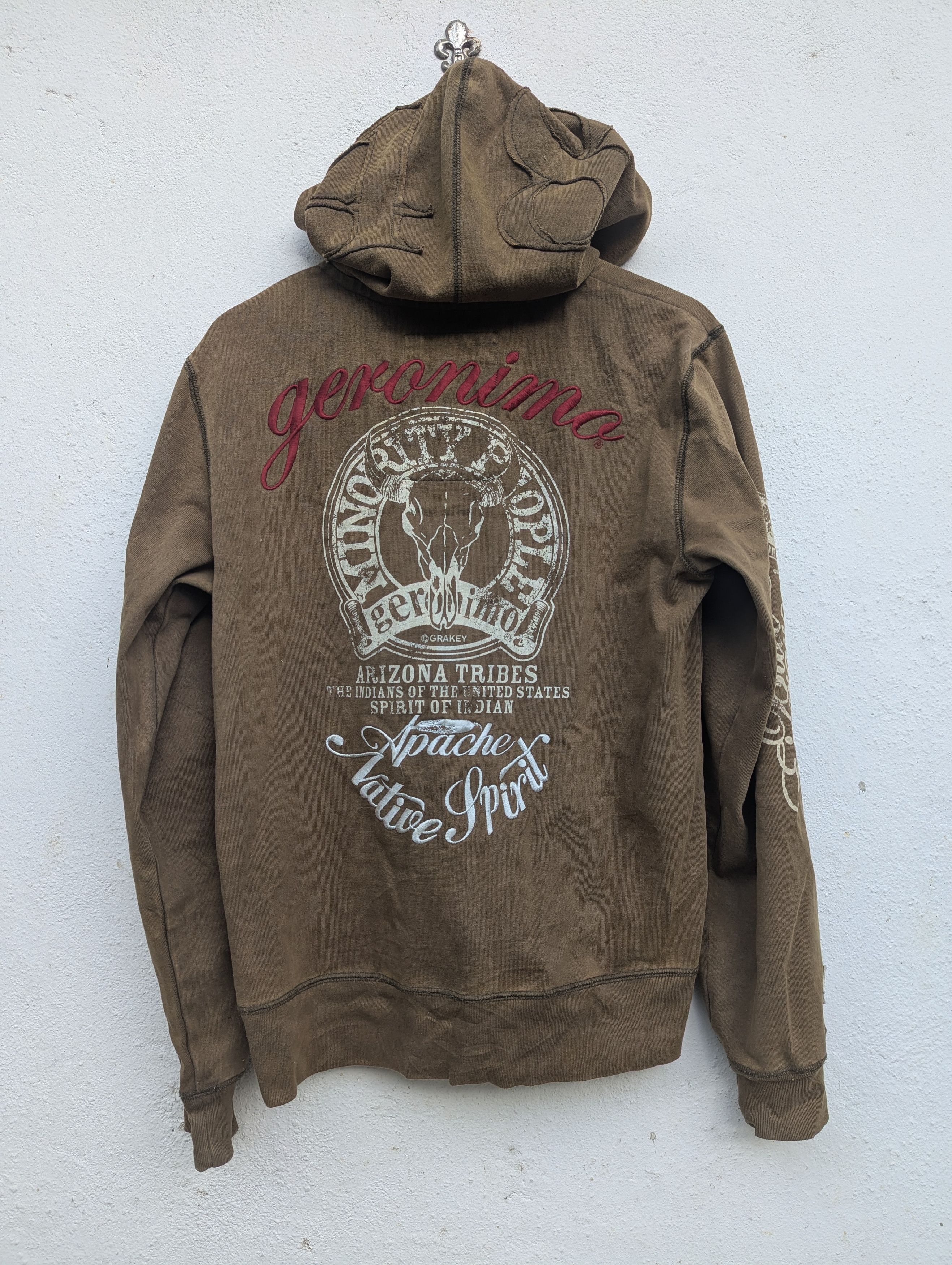Vintage Geronimo American Indian Colar Shark Sweater