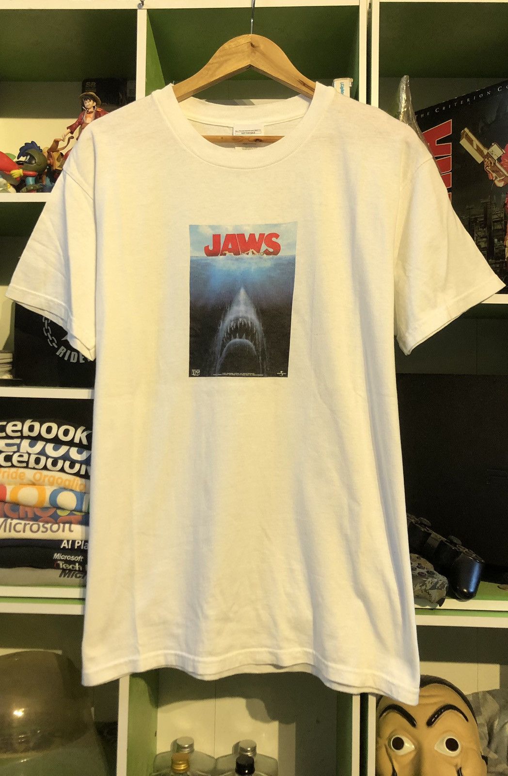 Universal Studios Vintage Sample Promo Tee Jaws Dated 2000 Universal Studio Hoodie, Sweatshirt | FlexRushtees.com