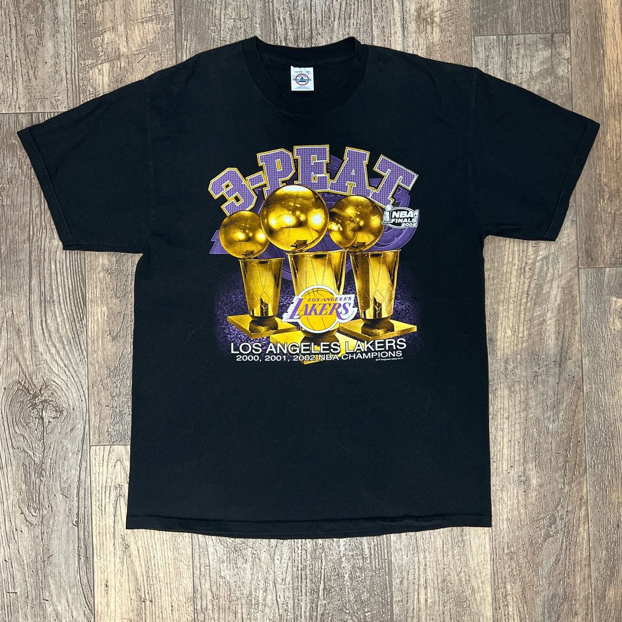 Vintage 2002 Los Angeles Lakers 3 Peat T Shirt Hoodie, Sweatshirt | FlexRushtees.com