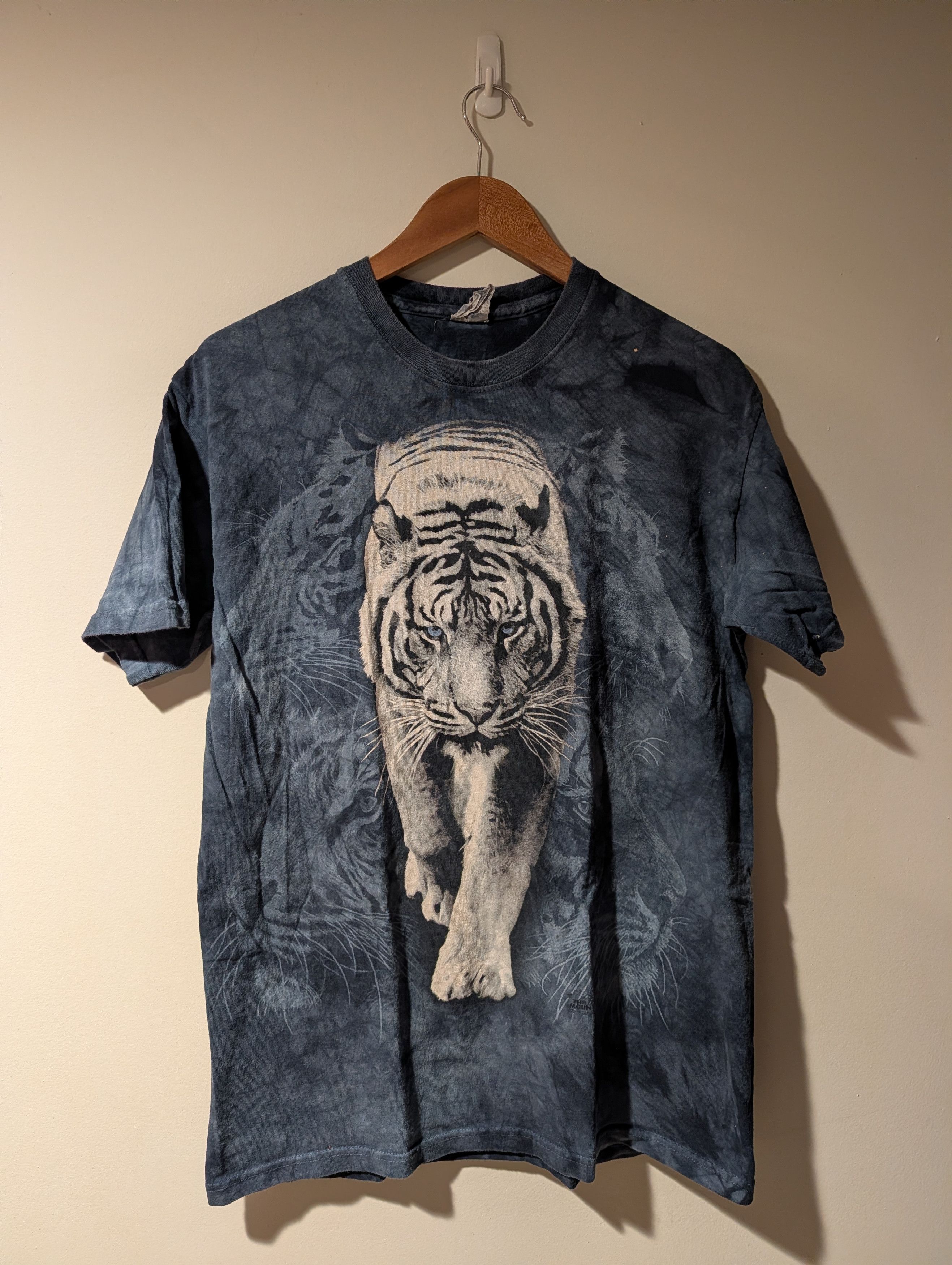 The Mountain Vintage 2008 Snow Tiger Animal Nature The Mountain T Shirt