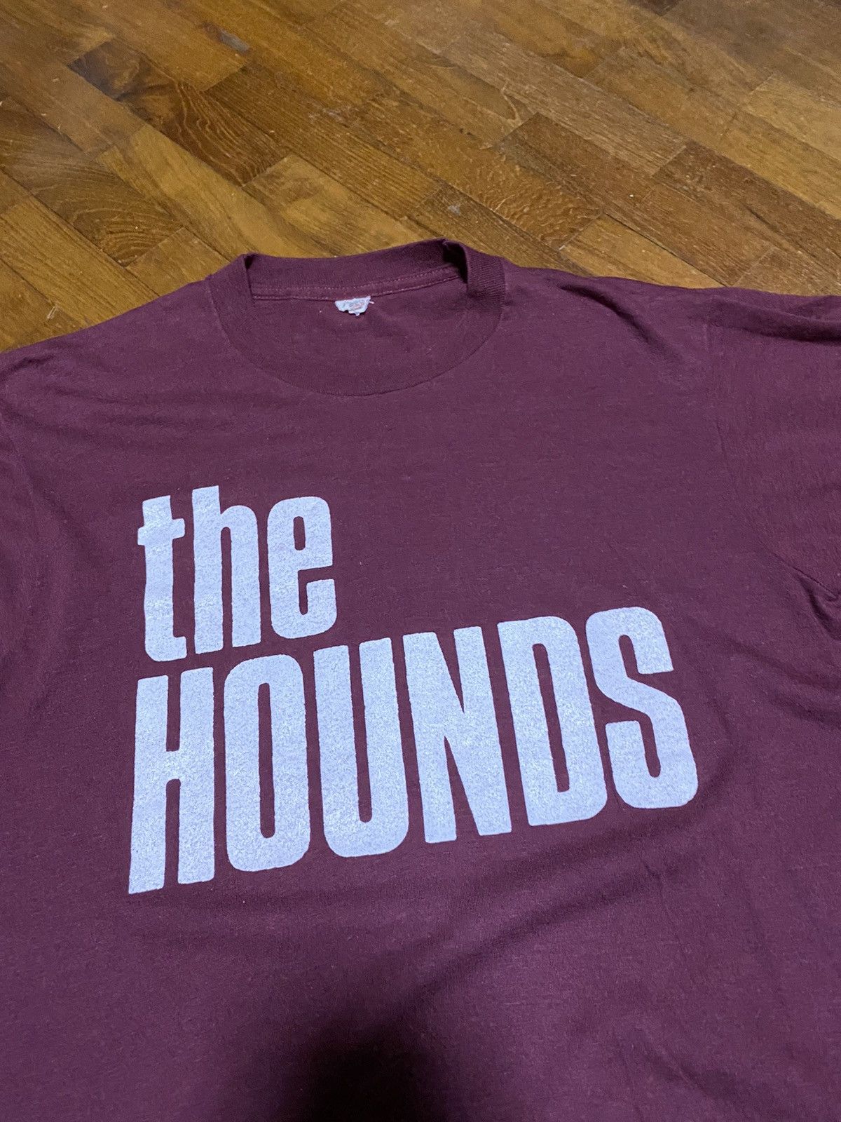 Vintage 84 The Hounds Begin To Howl Screen Stars Tee