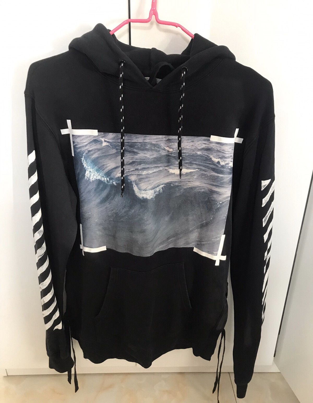 White Off White Wave Printed Hoodie T-Shirts, Sweatshirt | FlexRushtees.com