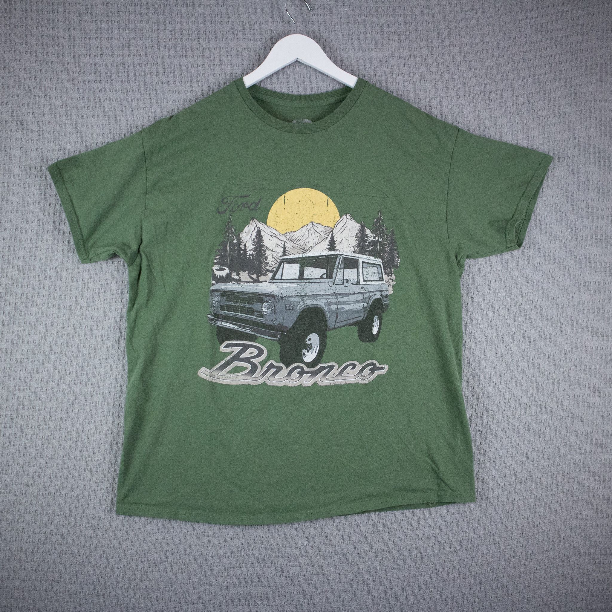 Ford Bronco Green Exploring Mountain Tee Off Road Xl
