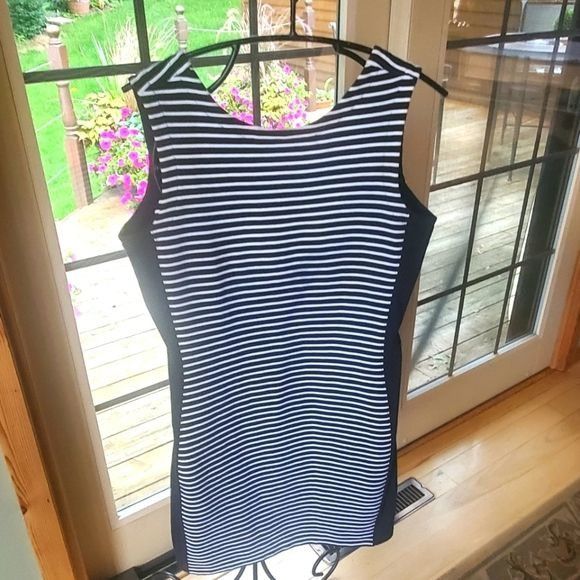 Athleta Mala Sleeveless Black White Backless Tank Sz M Dr T-Shirts, Hoodie, Sweatshirt | AU16VibeMintTees.com