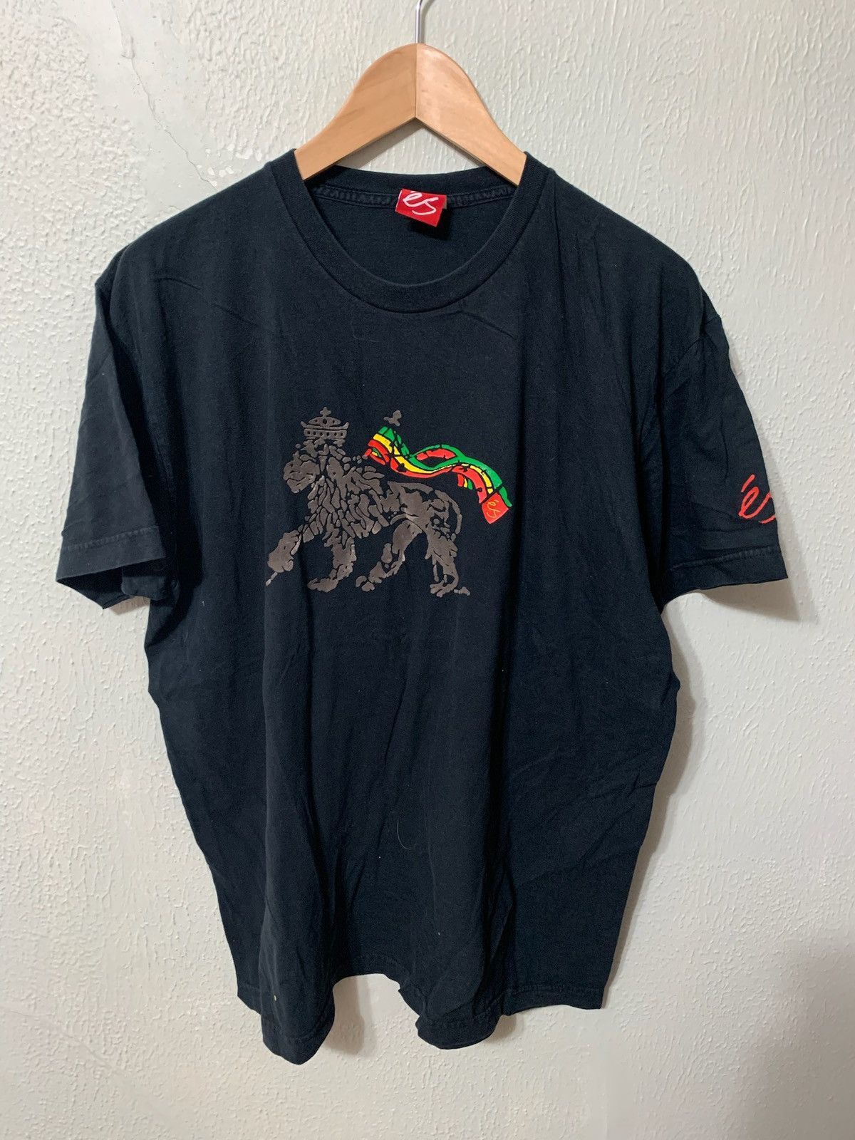 Vintage Es Lion Flag Skate Tee Hoodie, Sweatshirt | FlexRushtees.com