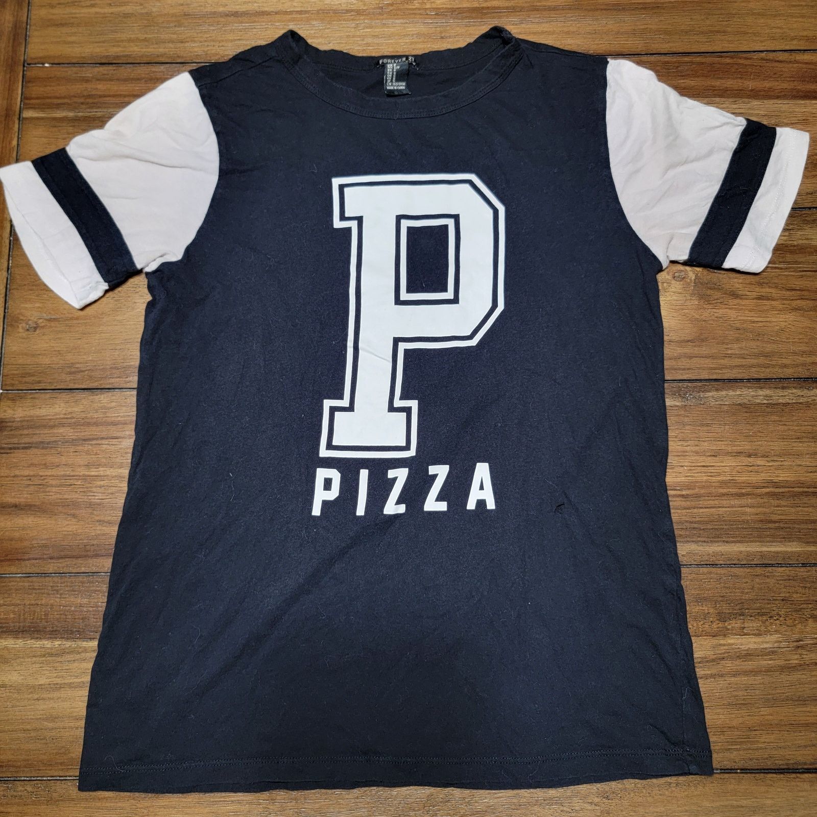 21 Forever 21 B W Tee Pizza Size Small Hoodie, Sweatshirt | FlexRushtees.com