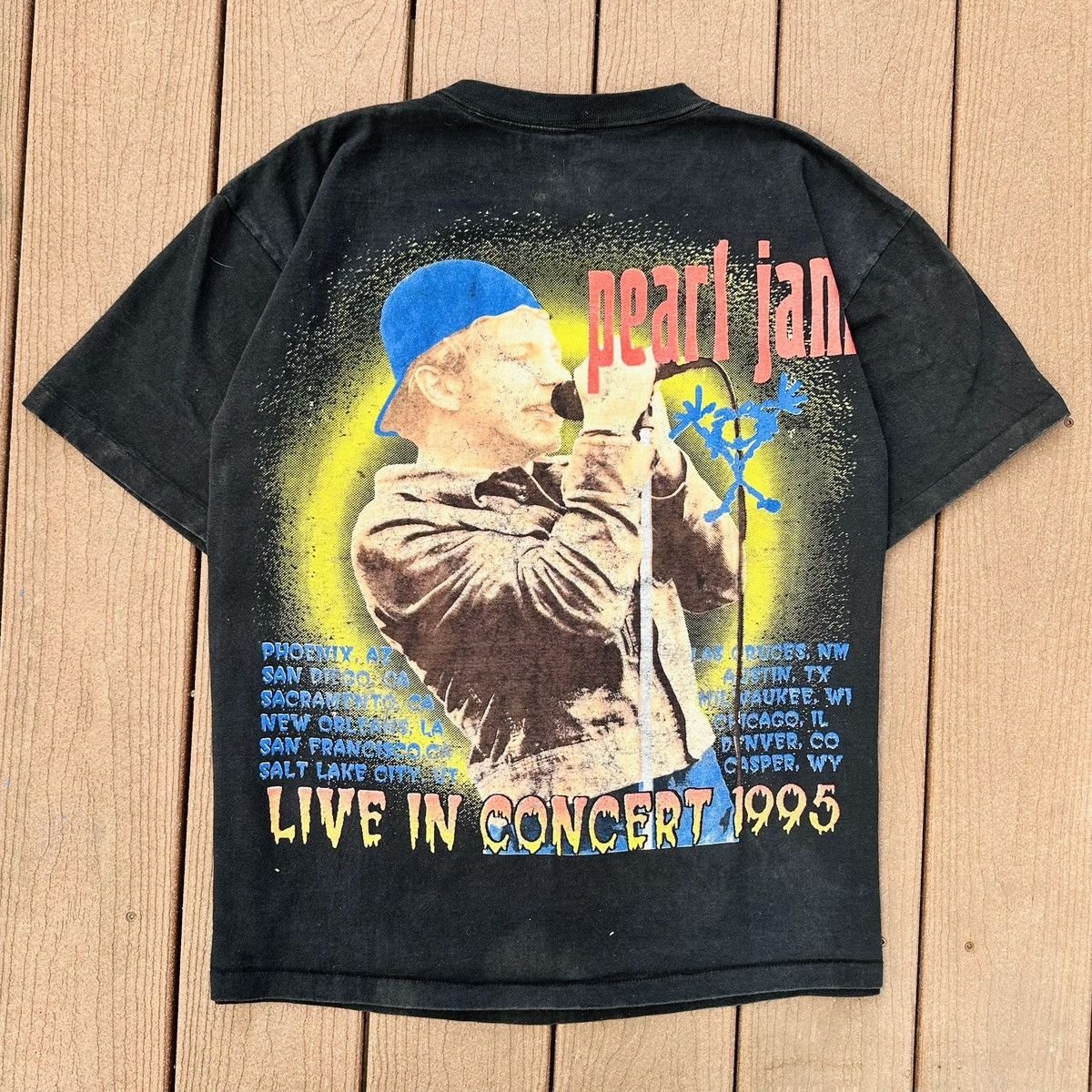 Giant Vintage 1995 Pearl Jam Parking Lot Black Super Duper T-Shirts, Hoodie, Sweatshirt | FlexRushtees.com