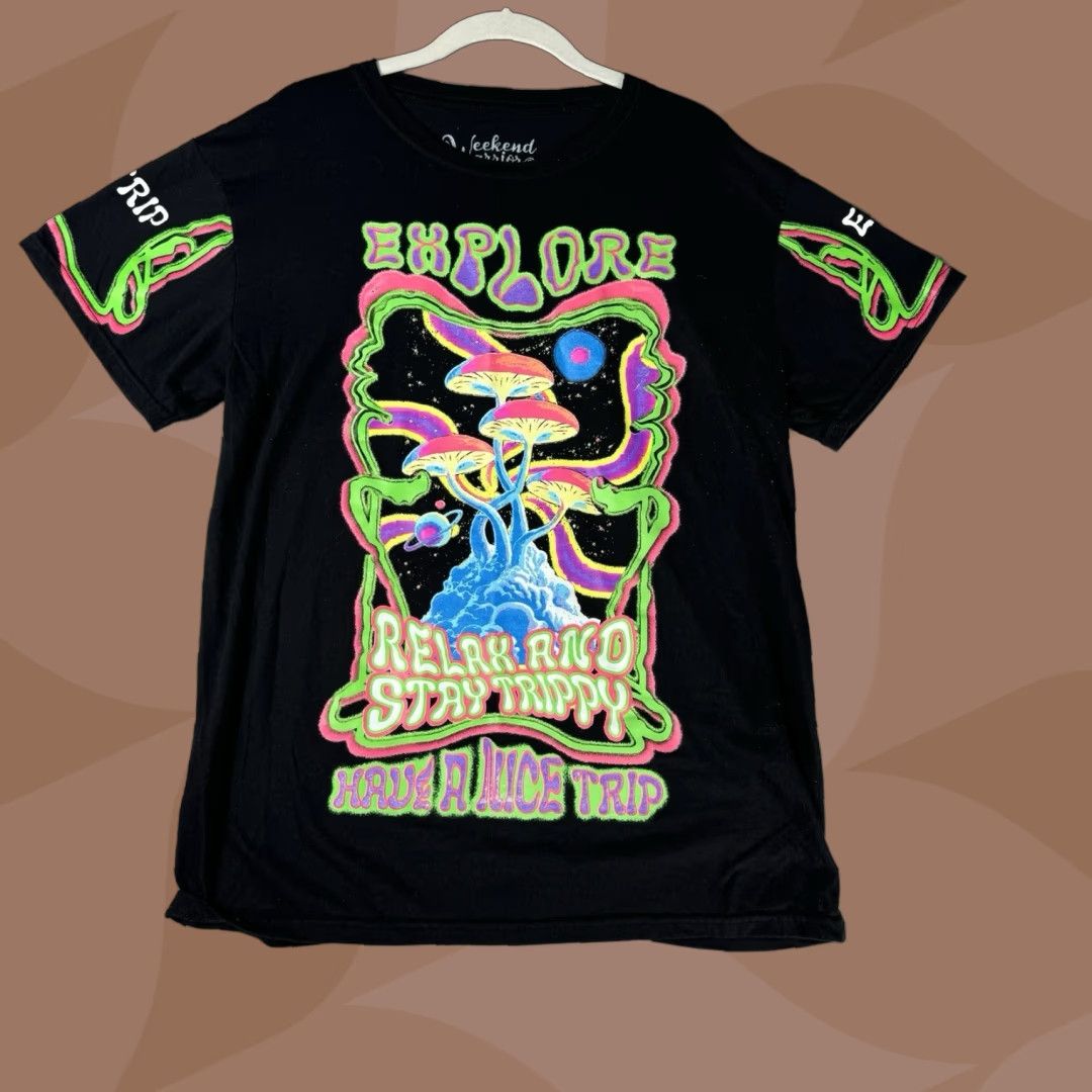 Vintage Weekend Warrior T Shirt L Size Colorful Glow Explore Relax And Stay Trippy Soft