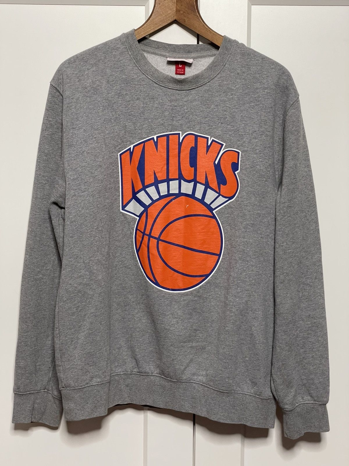 Mitchell Ness Vintage Grey Sweatshirt With Knicks Print T-Shirts, Hoodie | FlexRushtees.com