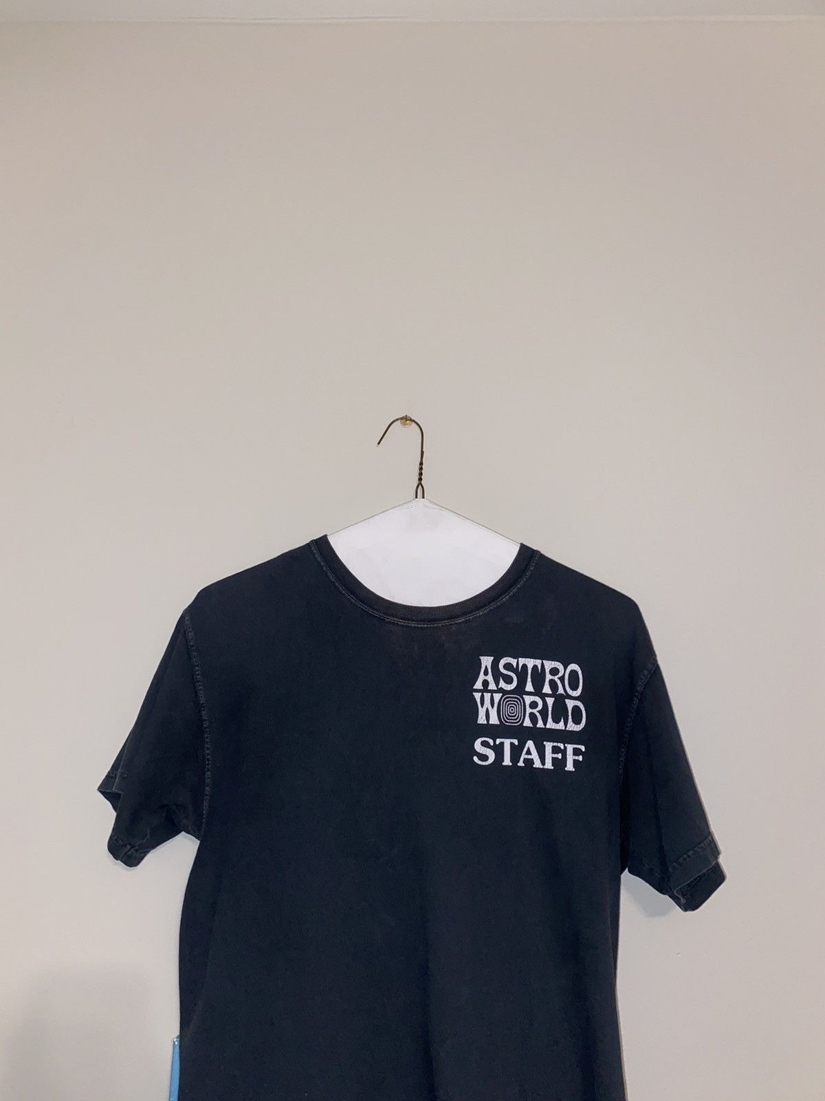 Travis Scott Astroworld Staff Tee Hard To Find Hoodie, Sweatshirt | FlexRushtees.com