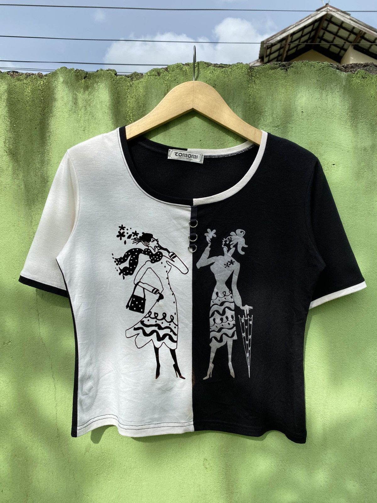 Japanese Brand Tomomi Ladies Fashion Split Two Tone Monochrome Illustration