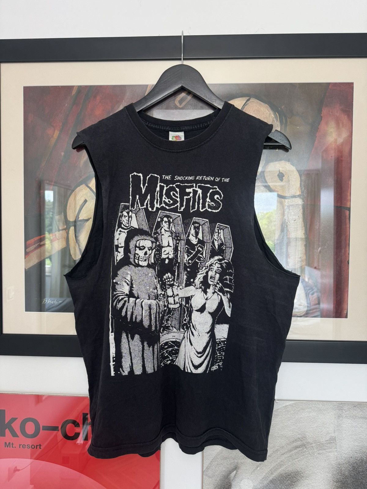 X Vintage Misfits The Shocking Return Horror Punk Rock Sleeveless Tee Hoodie, Sweatshirt | FlexRushtees.com