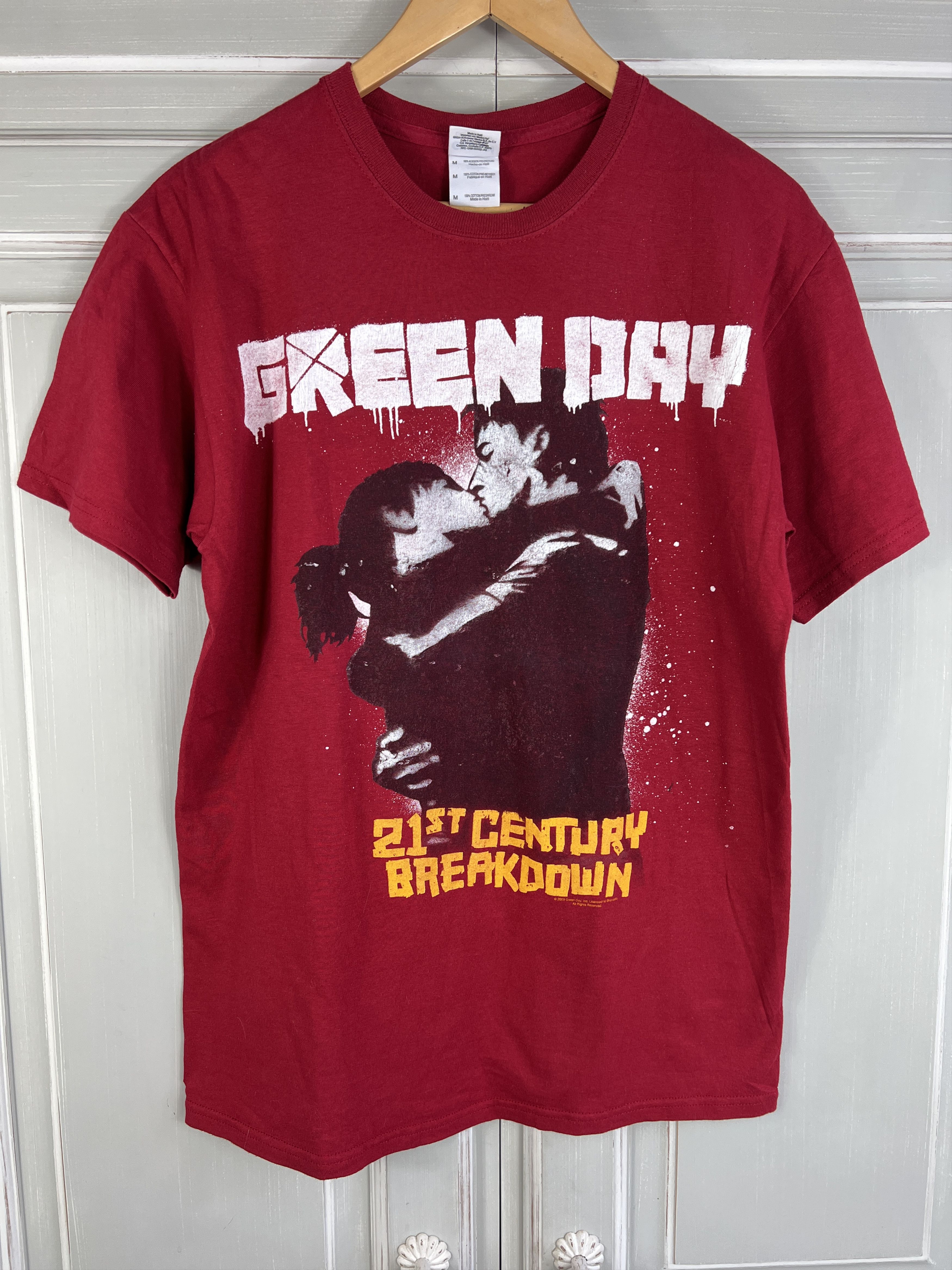 Vintage Green Day Big Logo Concert 2009 T-Shirts, Hoodie, Sweatshirt | FlexRushtees.com