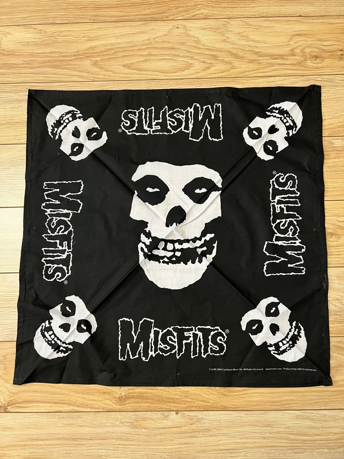 Misfits X Vintage Vintage 2003 Misfits Small Scarf Accesories Y2k Band Punk T-Shirts, Hoodie, Sweatshirt | FlexRushtees.com