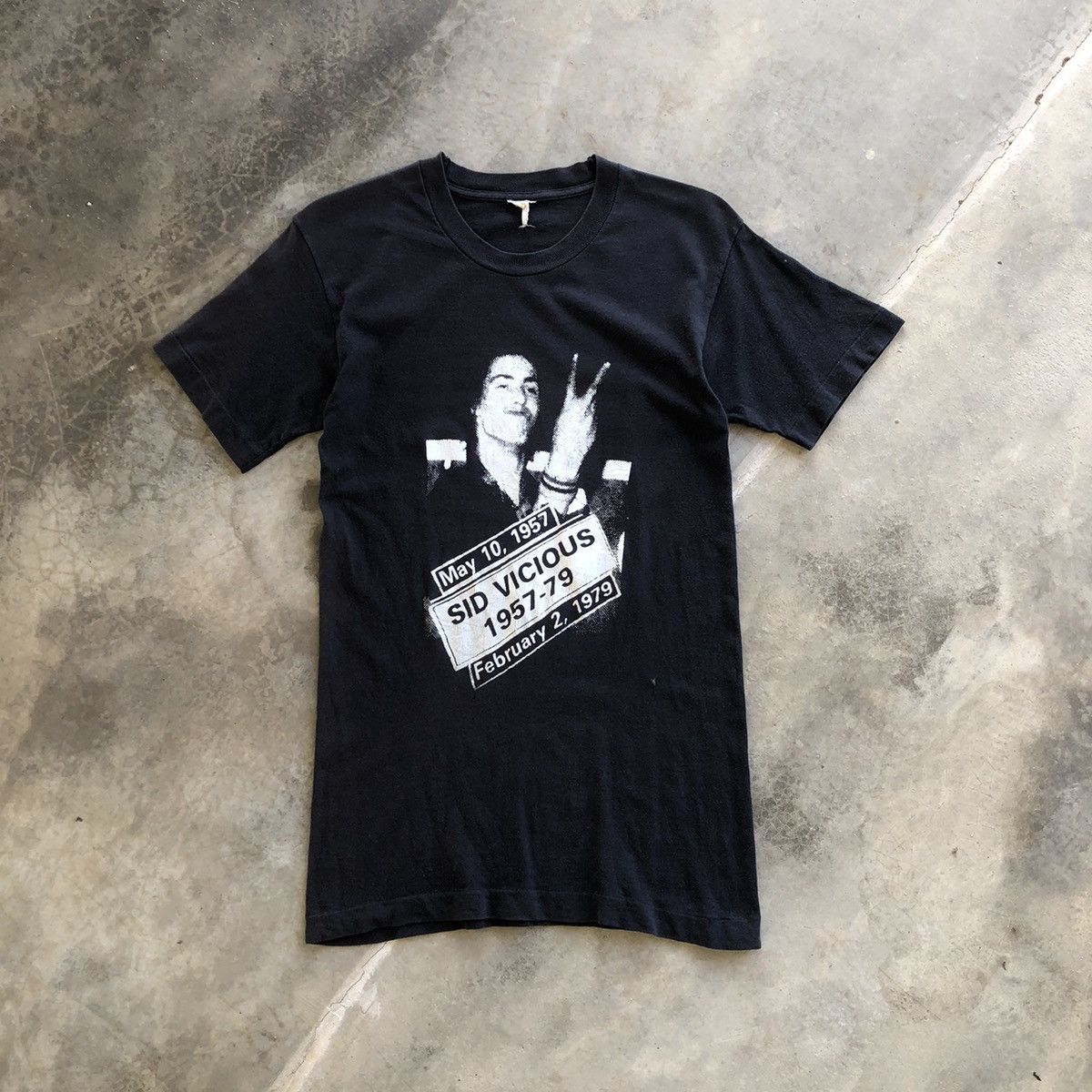 Vintage Sid Vicious Memorial Sex Pistols Punk Band T Shirt Hoodie, Sweatshirt | FlexRushtees.com