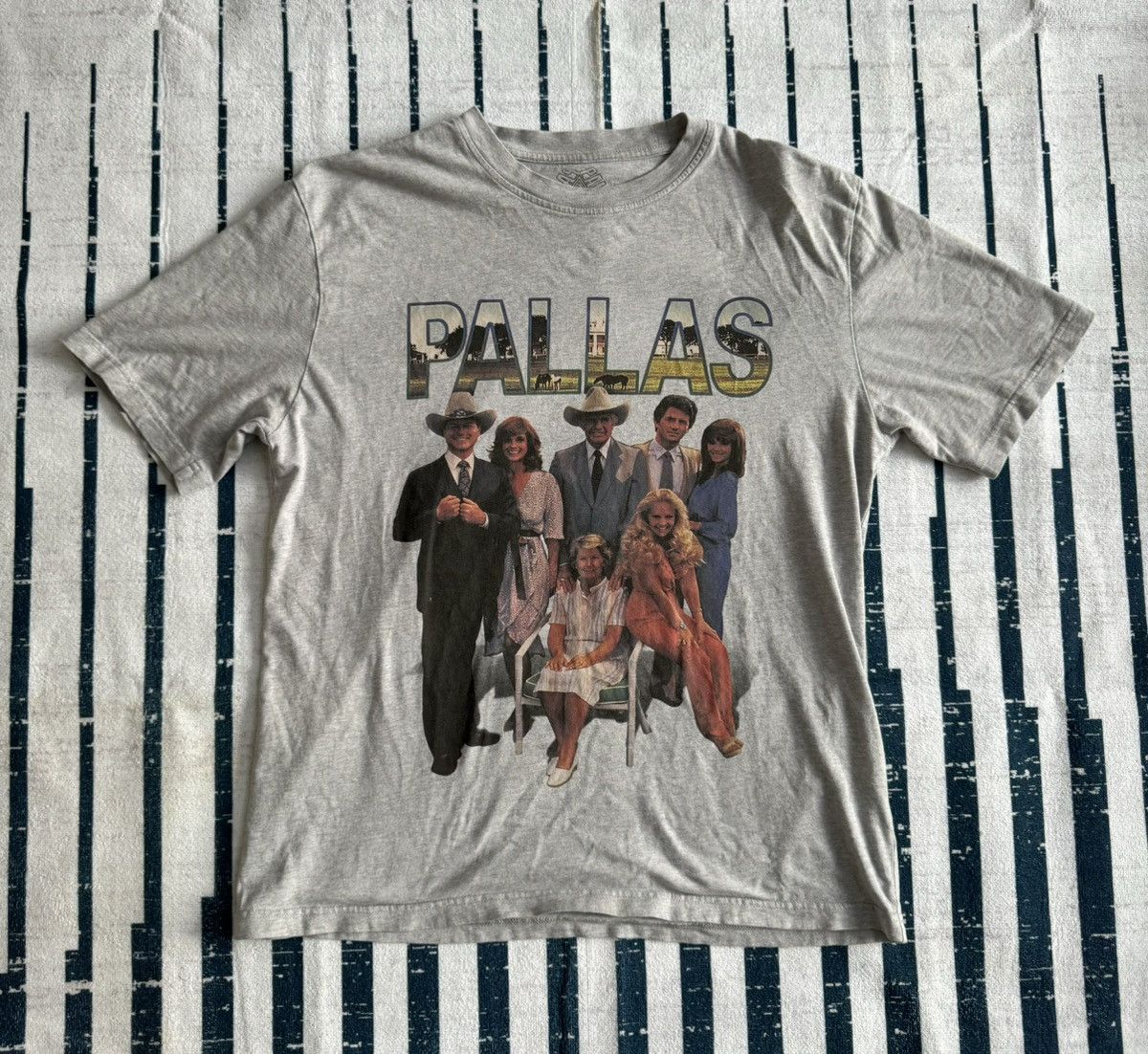 Vintage Palace Tee Hoodie, Sweatshirt | FlexRushtees.com