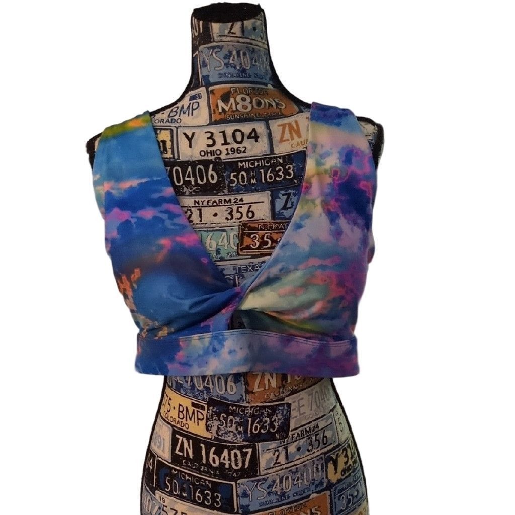 Fabletics Oasis Twist Sports Bra Size Xxl 1x T-Shirts, Hoodie, Sweatshirt | FlexRushtees.com