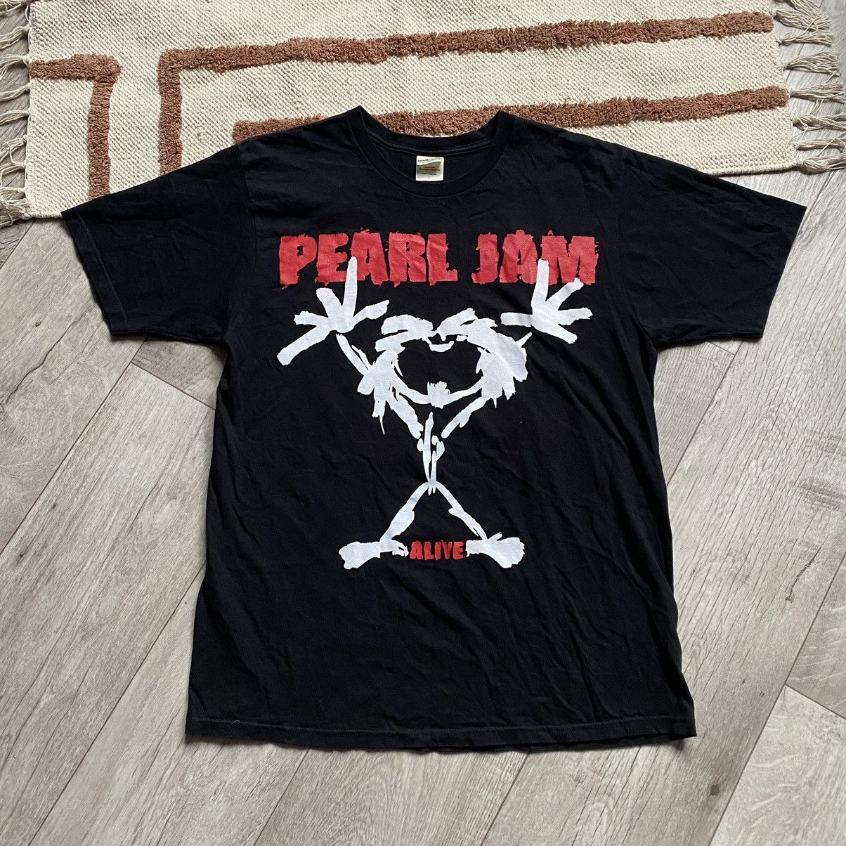 Band Tees Deadstock Pearl Jam Alive Tour T Shirt Hoodie, Sweatshirt | FlexRushtees.com