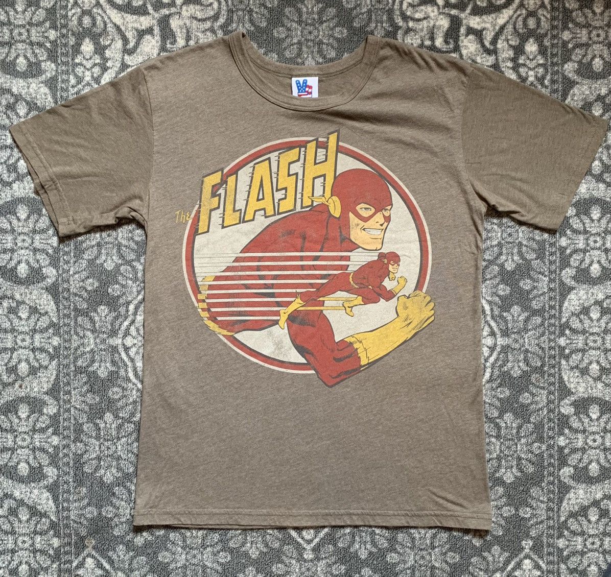 Junk Food Flash T Shirt Sz Large Hoodie, Sweatshirt | FlexRushtees.com