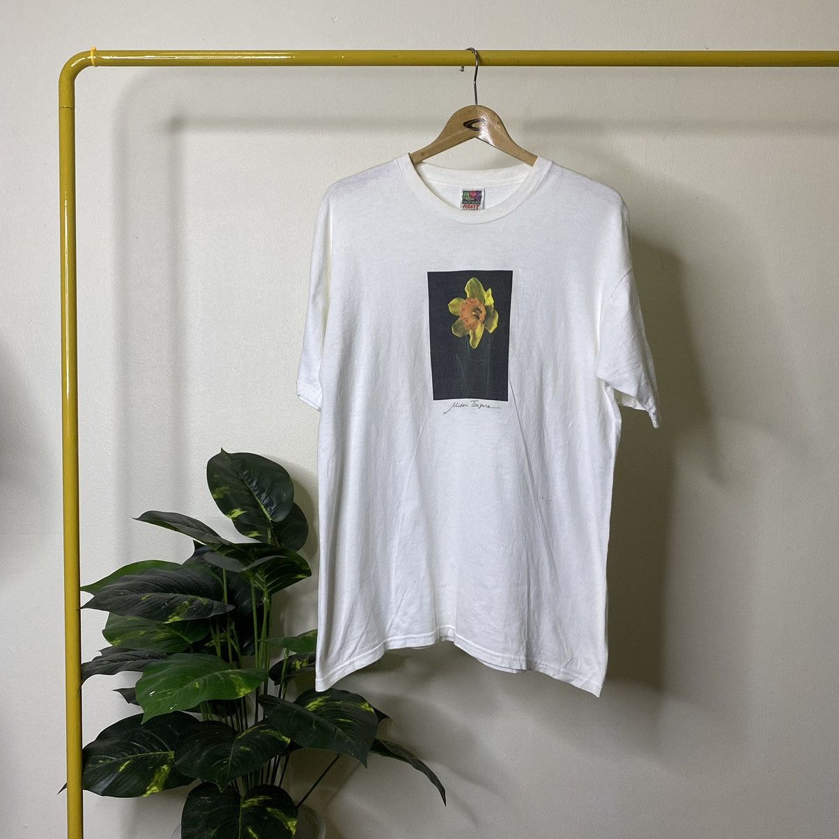 Vintage 1990s Midori Tsuzura Flower Photograph Art Tee Hoodie, Sweatshirt | FlexRushtees.com