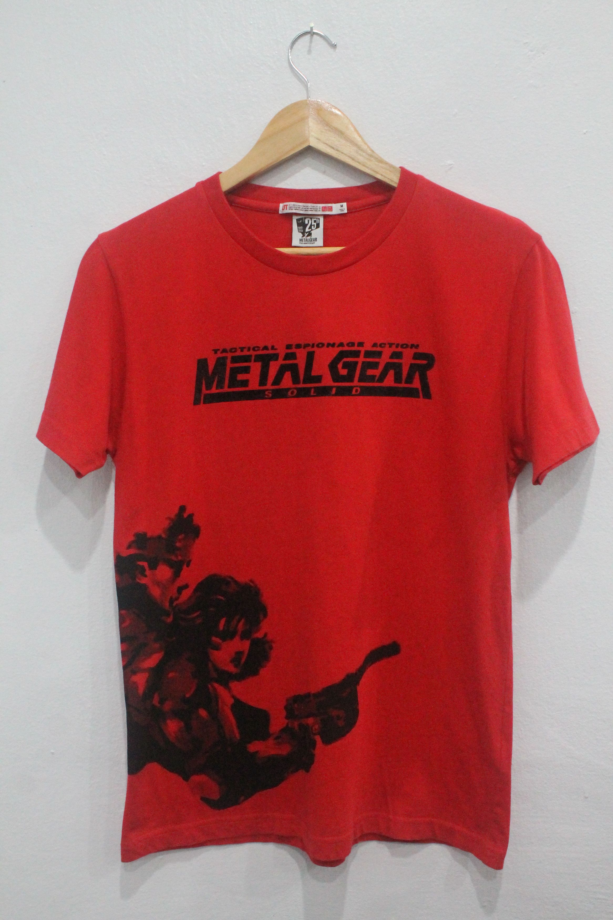 Uniqlo X Metal Gear Solid 25th Anniversary T Shirt Size M