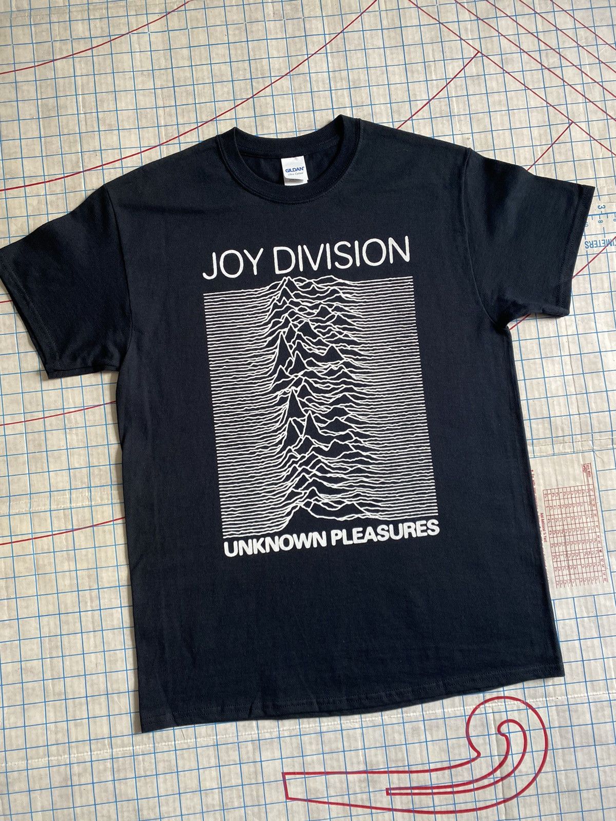 Division Joy Division Unknown Pleasures Tee Size Medium Hoodie, Sweatshirt | FlexRushtees.com