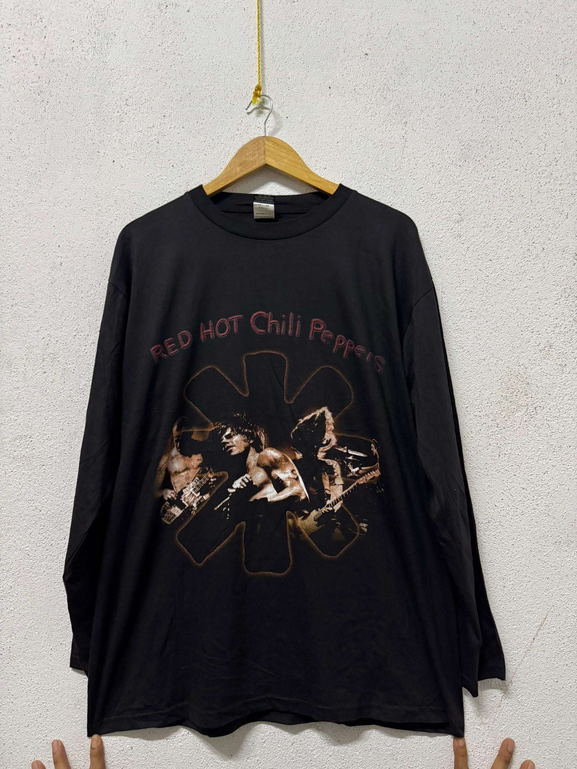 Vintage Bootleg Red Hot Chili Pepper Rare Find T-Shirts, Hoodie, Sweatshirt | FlexRushtees.com