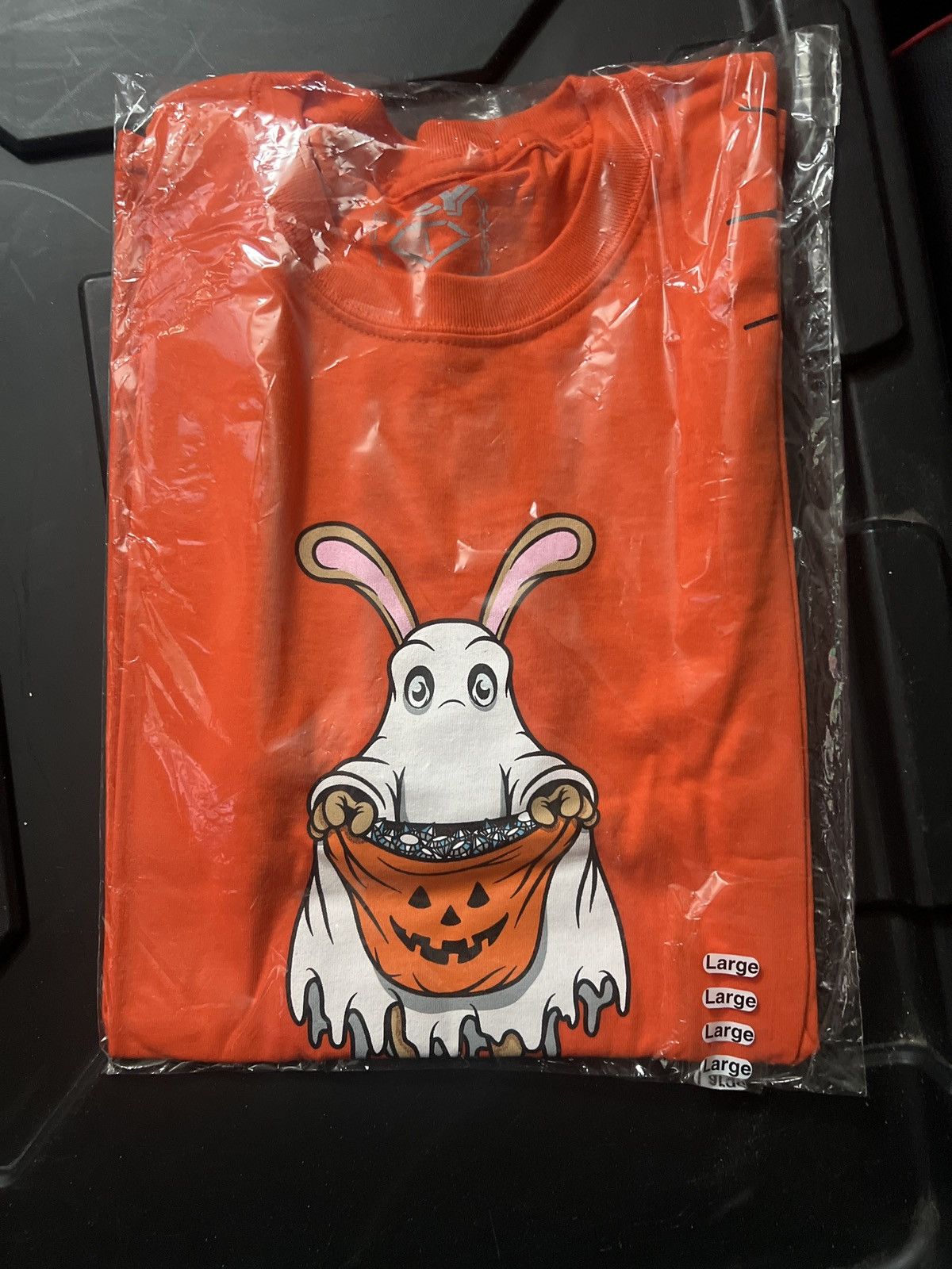 Rabbit Icy Rabbit 2018 Halloween Tee Sealed Brand New