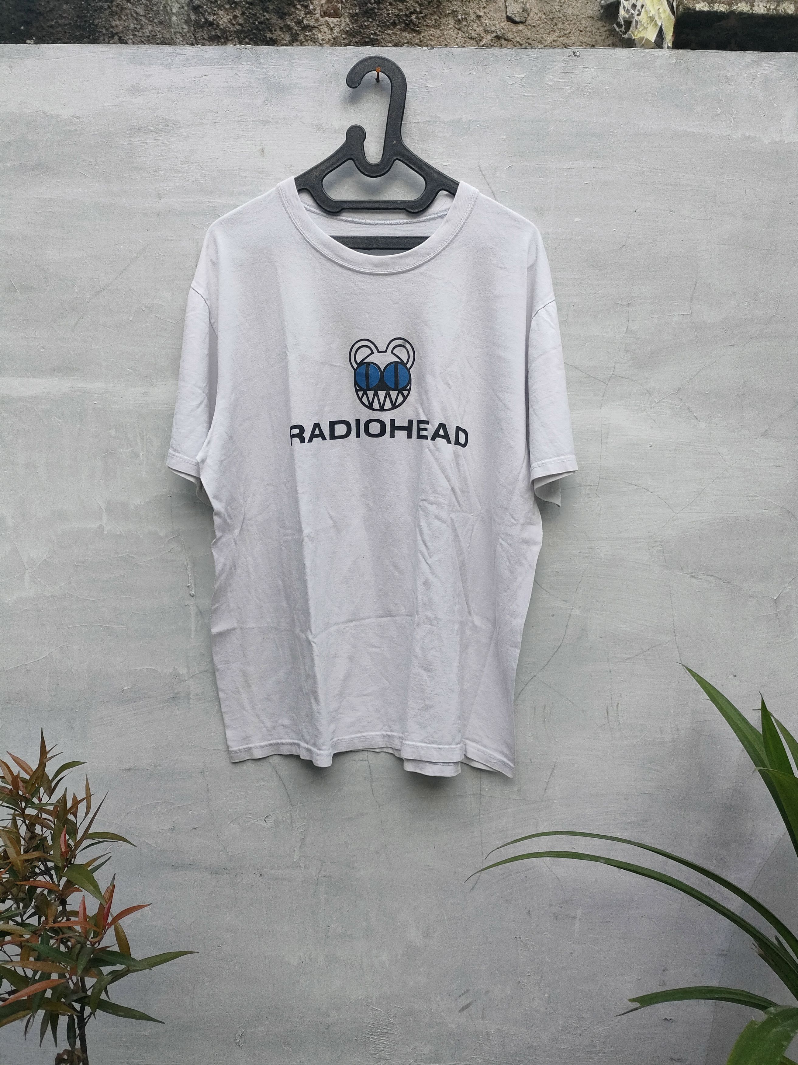 Vintage Radiohead Band Tshirt Hoodie, Sweatshirt | FlexRushtees.com