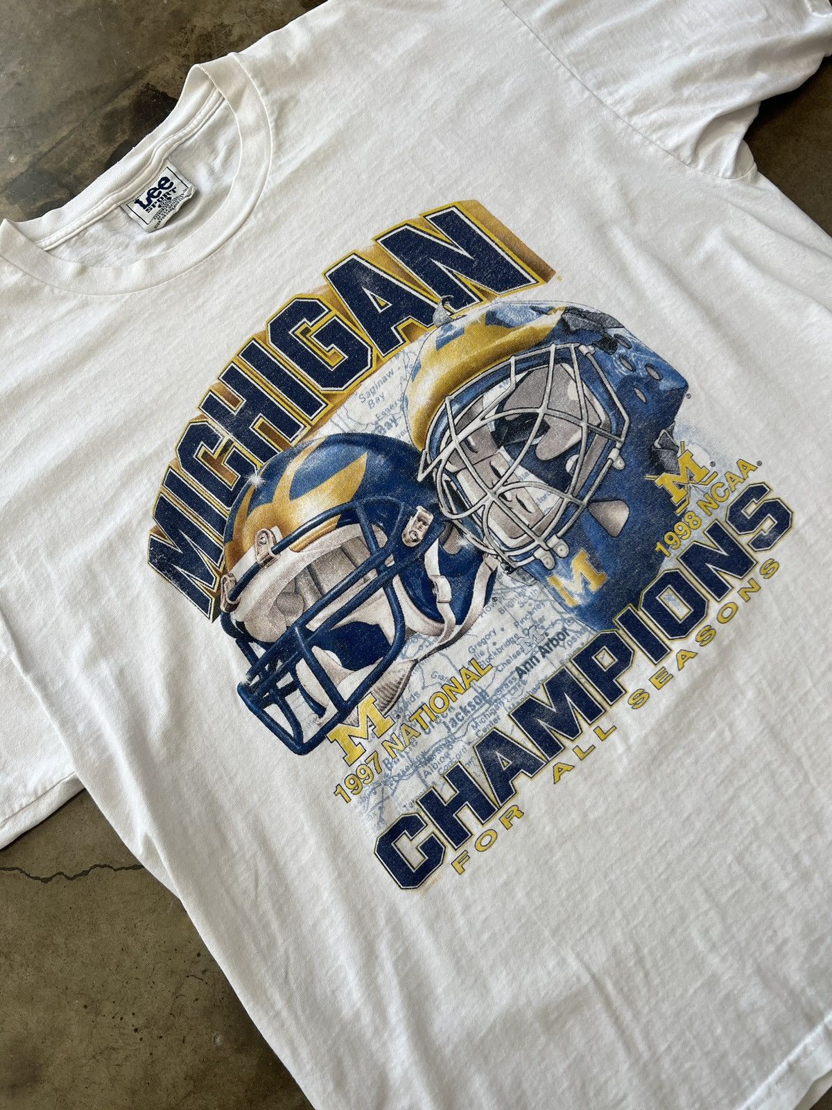 Vintage Ncaa 1997 98 Michigan Wolverine Champions Tee Xxl Hoodie, Sweatshirt | FlexRushtees.com