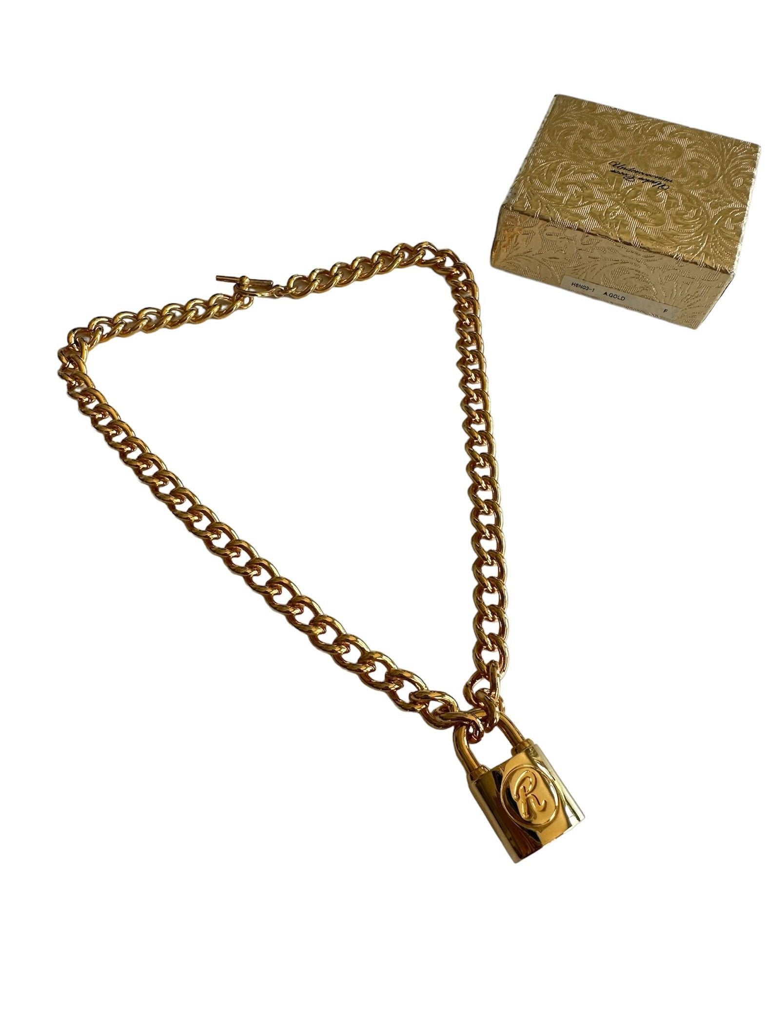 Undercover Lock Necklace Sex Pistols Sid Vicious T-Shirts, Hoodie, Sweatshirt | AU16VibeMintTees.com