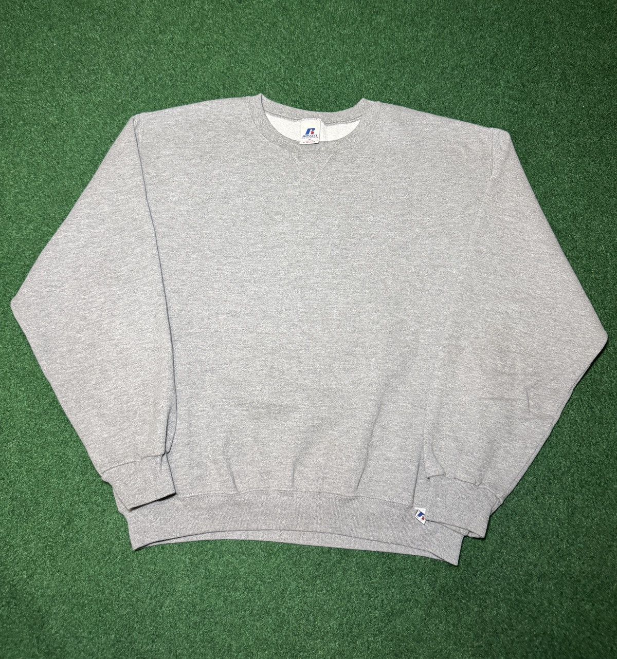 Russell Athletic Vtg Y2k Russell Athletic Minimalist Gray Blank Sweatshirt