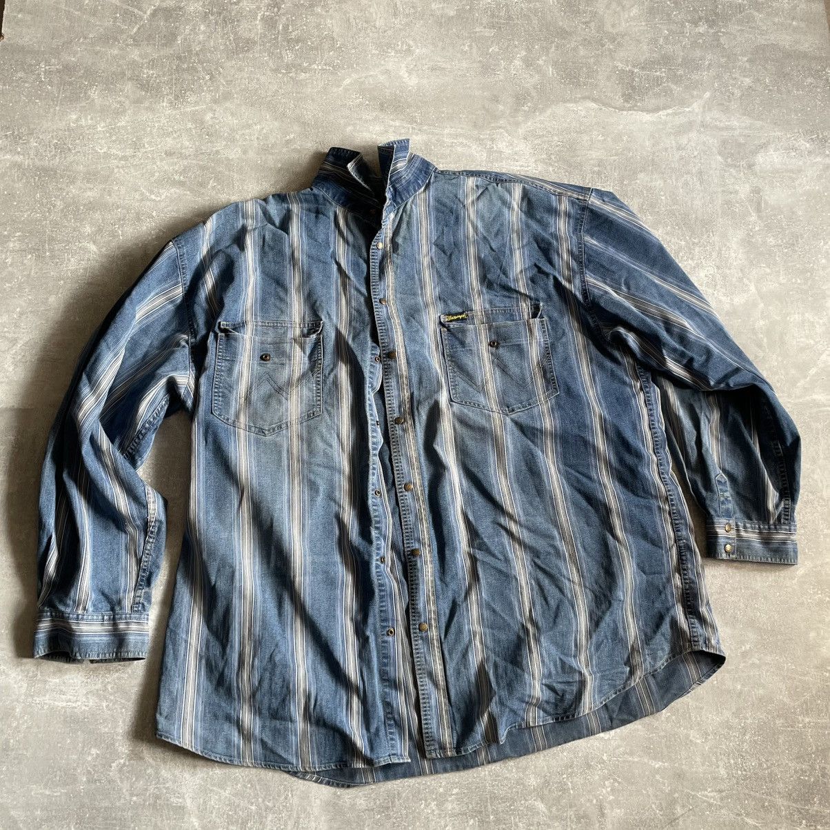 Wrangler Rare 90s Vintage Wrangler Indigo Aztec Western Shirt Strip