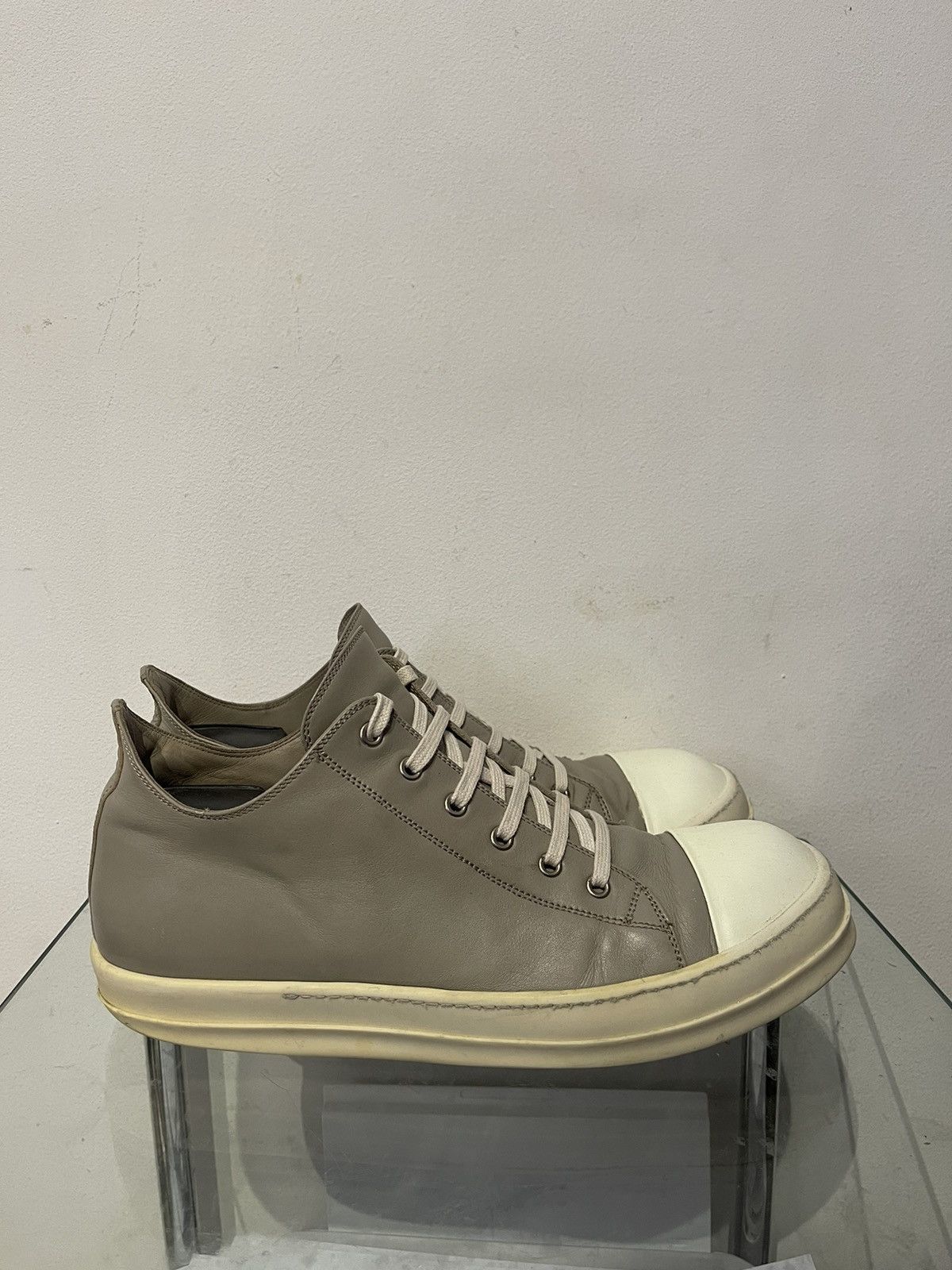 Owens Drkshdw Rick Owens Mainline 2016 Light Grey Ramones Low T-Shirts, Hoodie, Sweatshirt | AU16VibeMintTees.com