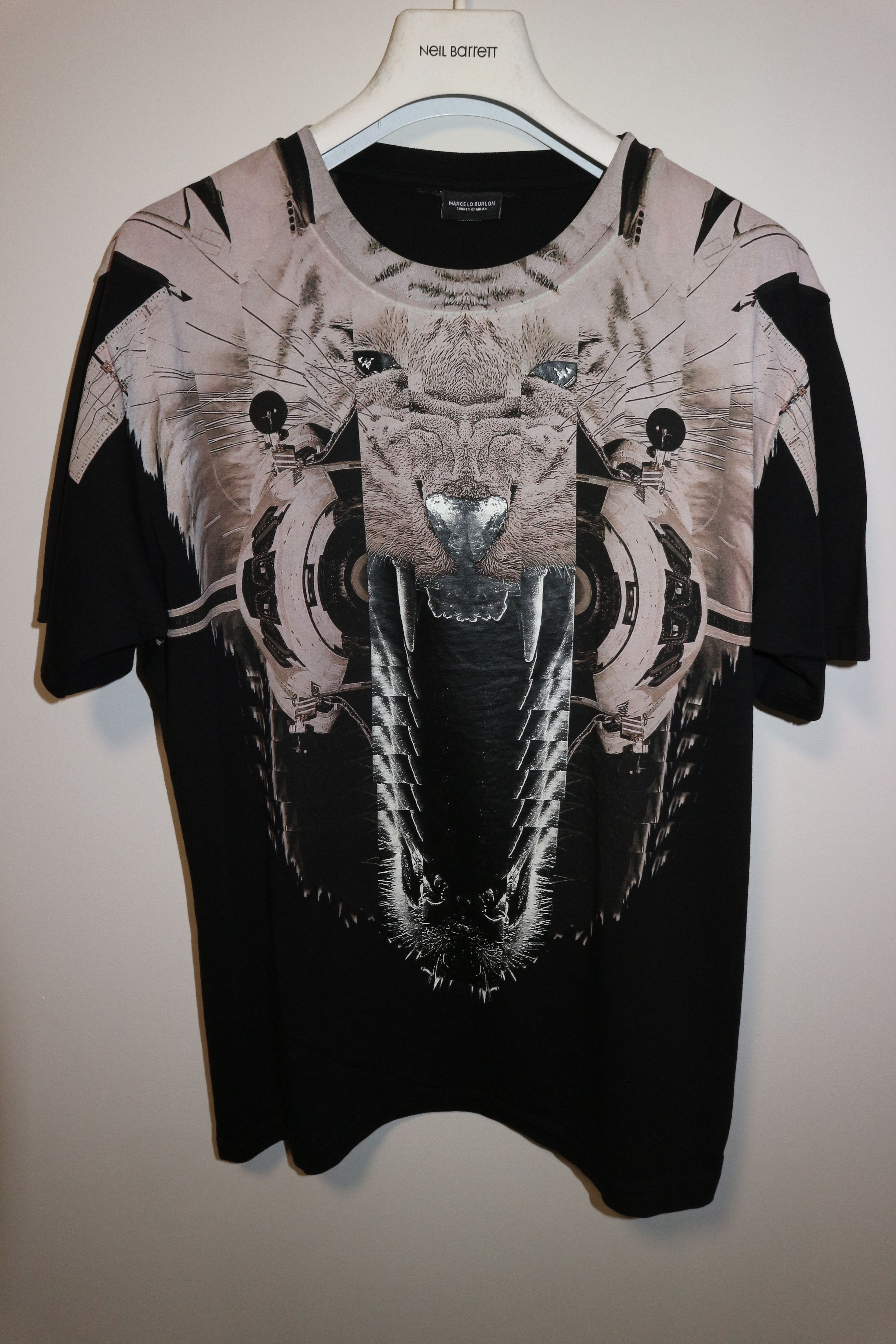 Marcelo Burlon Lion Head Print T Shirt Hoodie, Sweatshirt | FlexRushtees.com