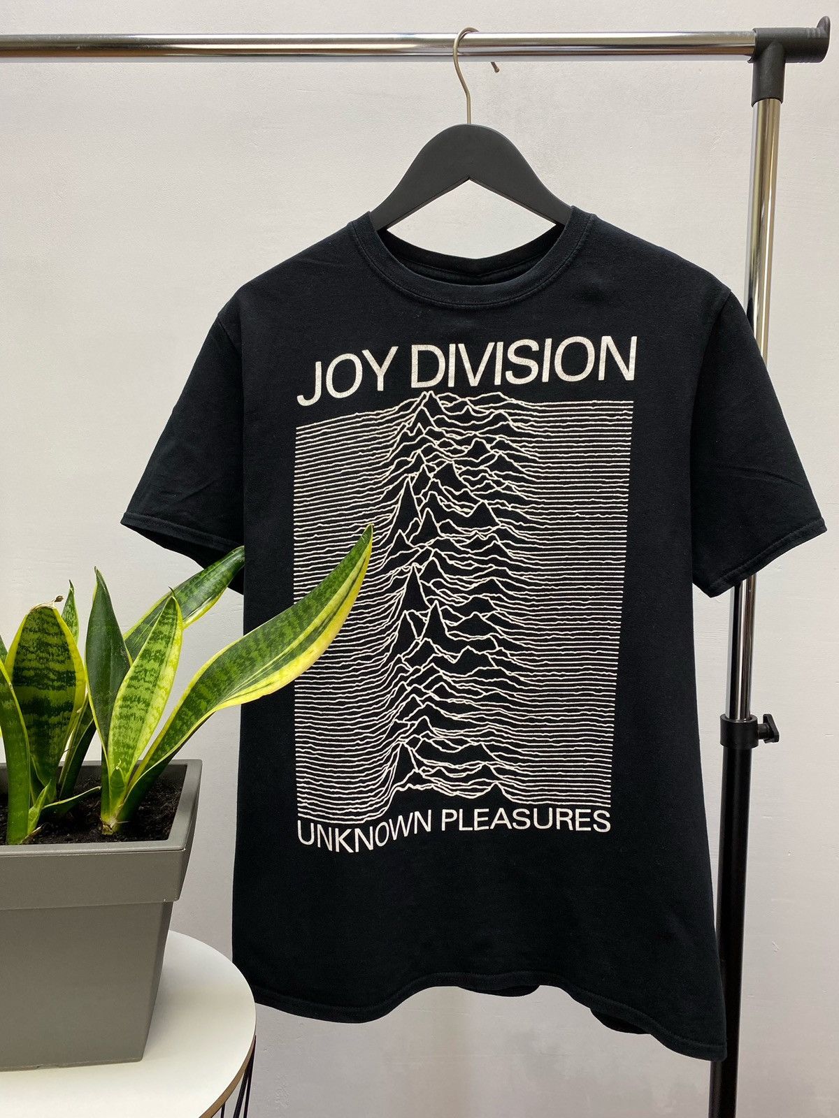 Division Joy Division Unknown Pleasures Band T Shirt Hoodie, Sweatshirt | FlexRushtees.com