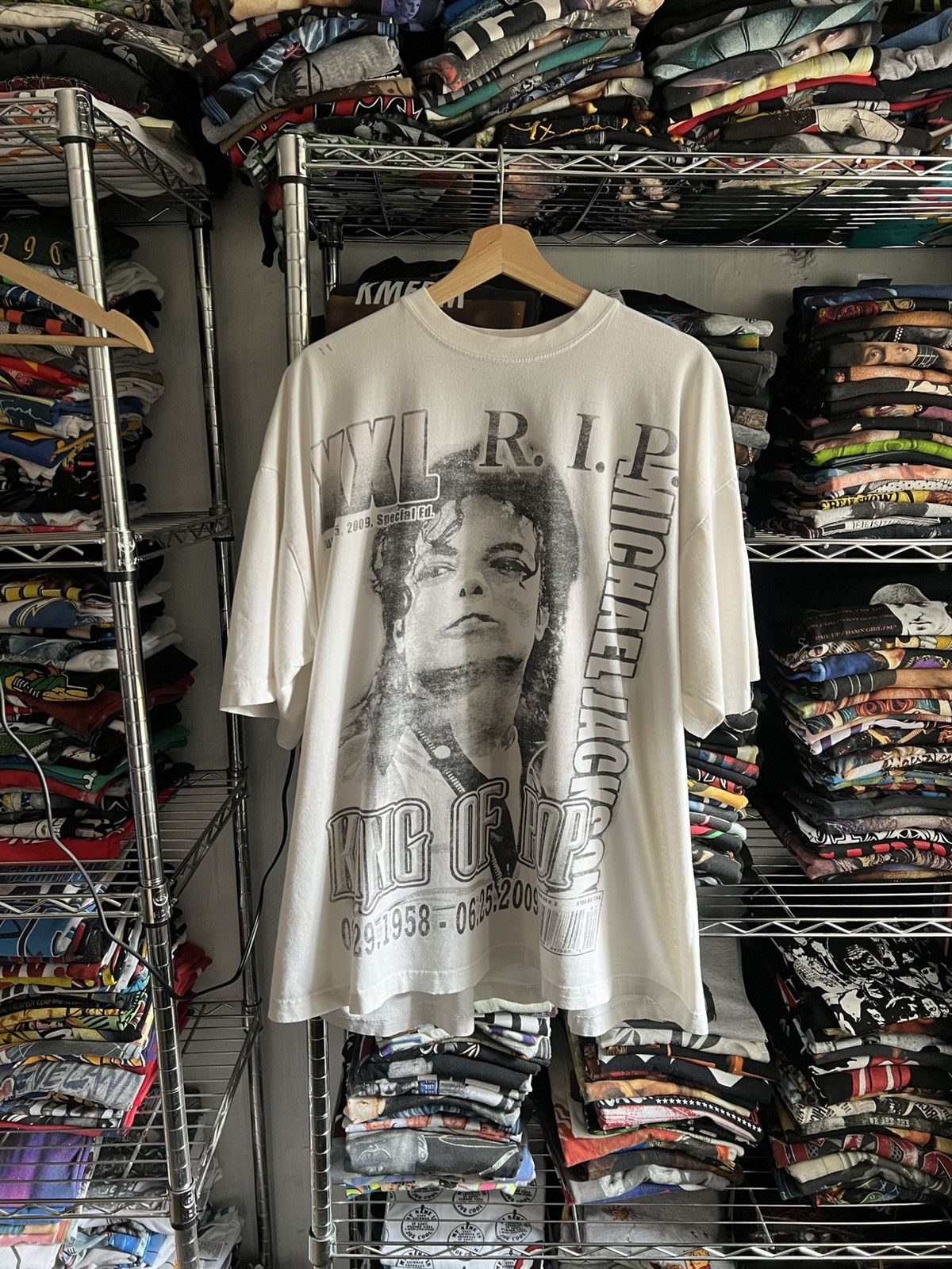 Jackson 2009 Michael Jackson Memorial Xxl Tee Big Face Band Hoodie, Sweatshirt | FlexRushtees.com