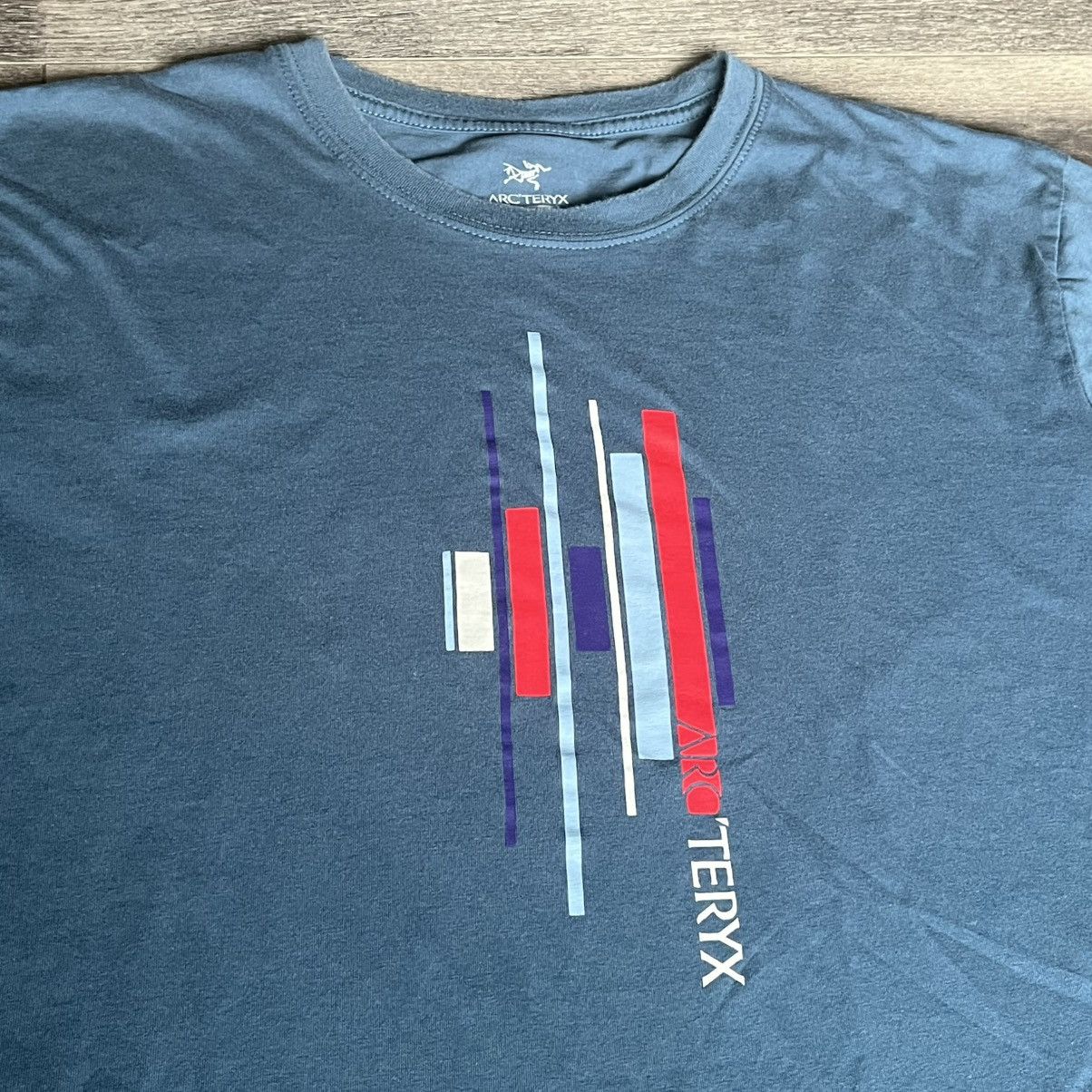 Vintage Arc Teryx Graphic Print Hiking Geometric Logo Tee Vintage
