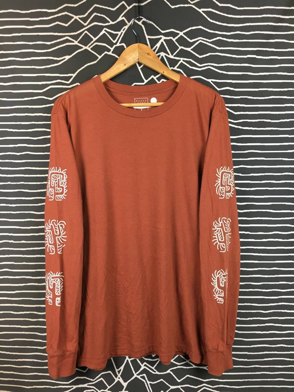 Billabong Gallery Rust Orange Tribal Sleeve Print Tee Size L