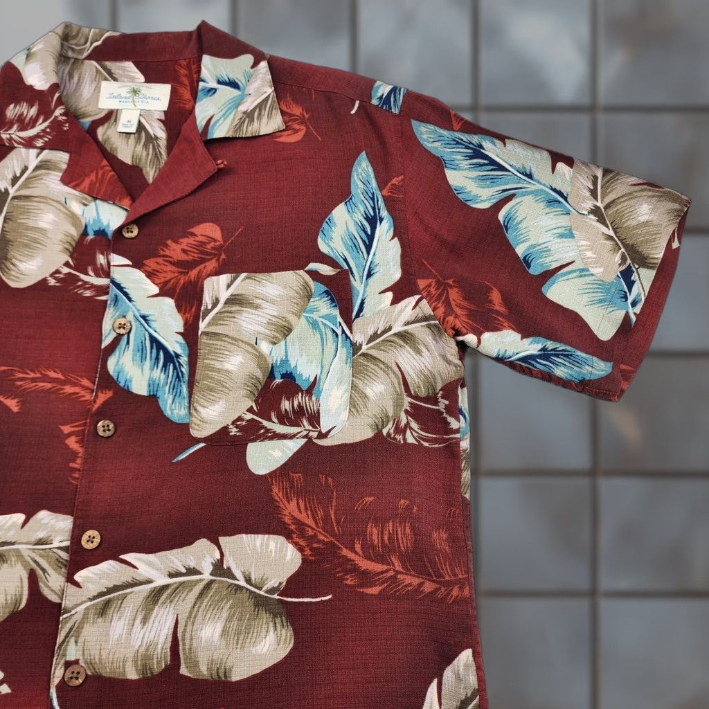 Vintage Island Shores Shirt Mens Medium Red Silk Hawaiian Aloha Palm Print Beach Tropical Floral Cam