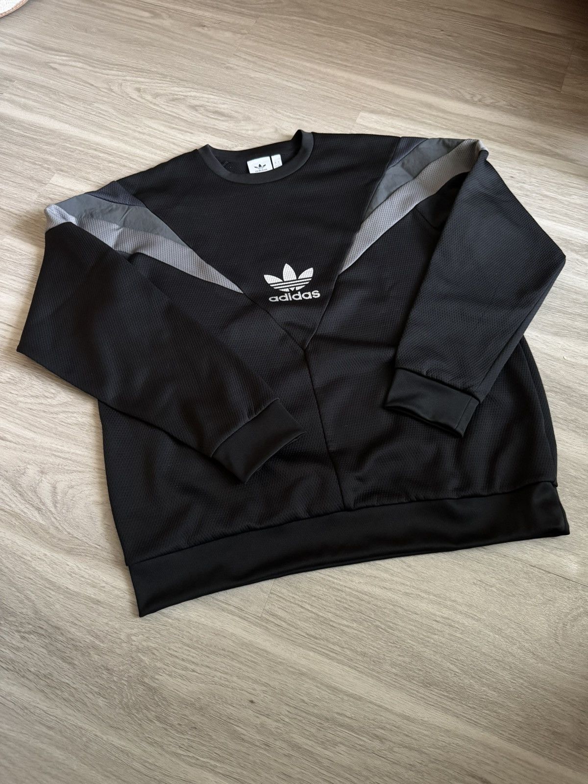 Adidas Originals Retro Style Crewneck Sweatshirt