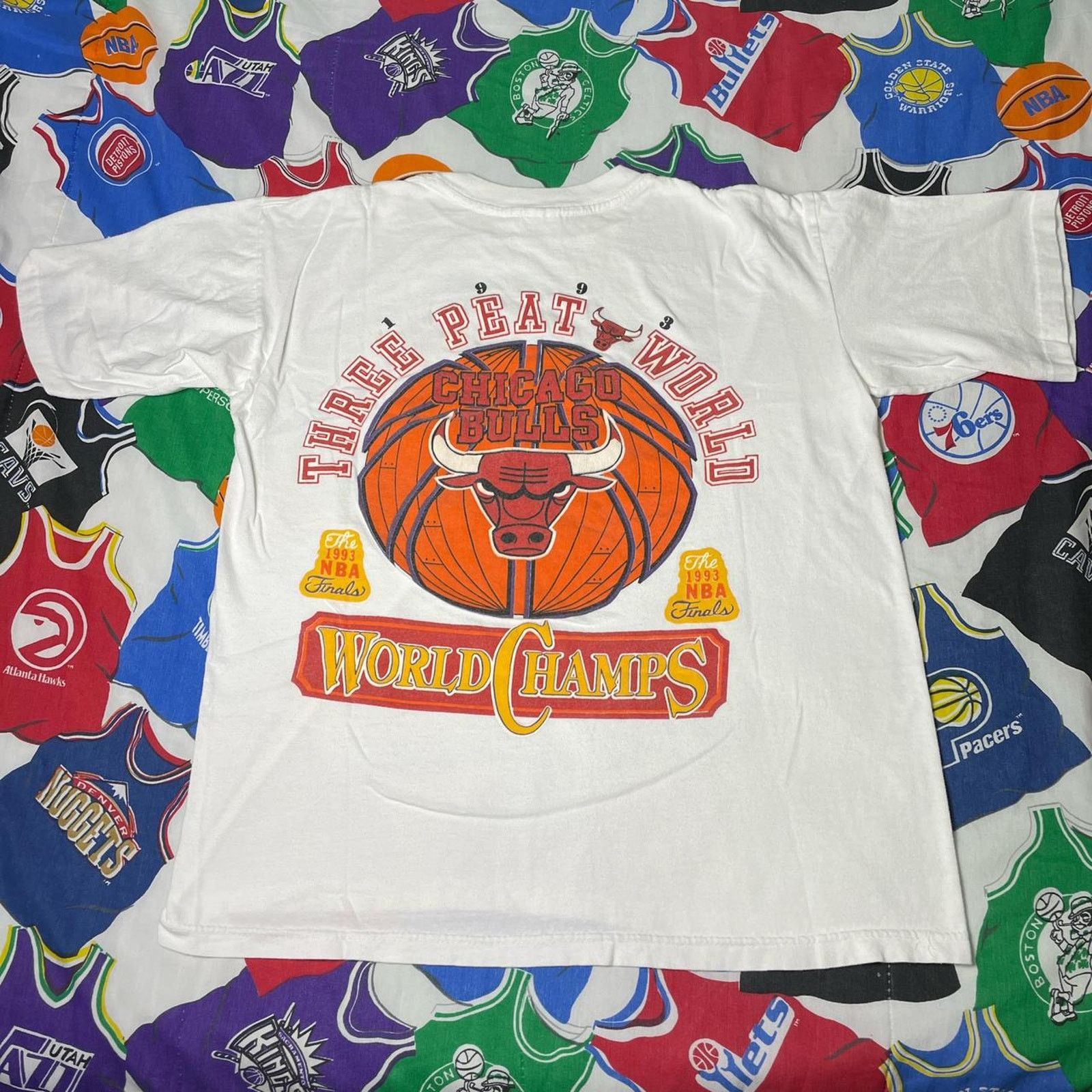 Vintage Vtg 1993 Nba Chicago Bulls Three Peat Men S Sz Large T Shirt Hoodie, Sweatshirt | FlexRushtees.com