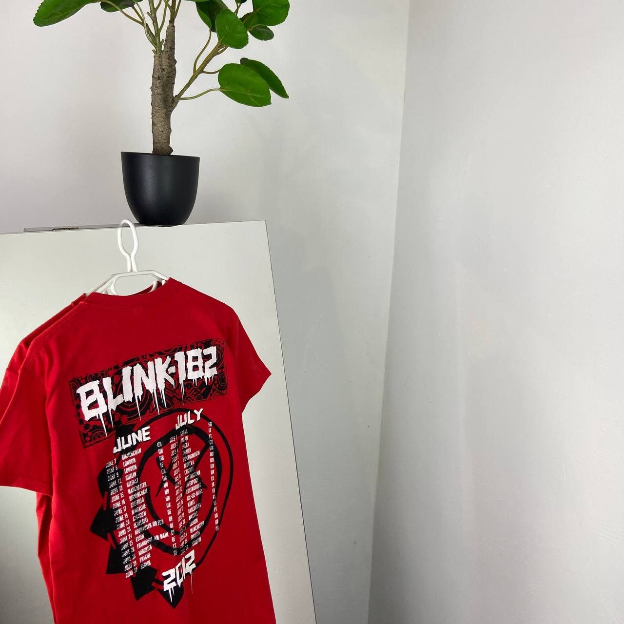 Band Tees Blink 182 Vintage Graffiti Logo Rock Band Tour T Shirt Hoodie, Sweatshirt | FlexRushtees.com