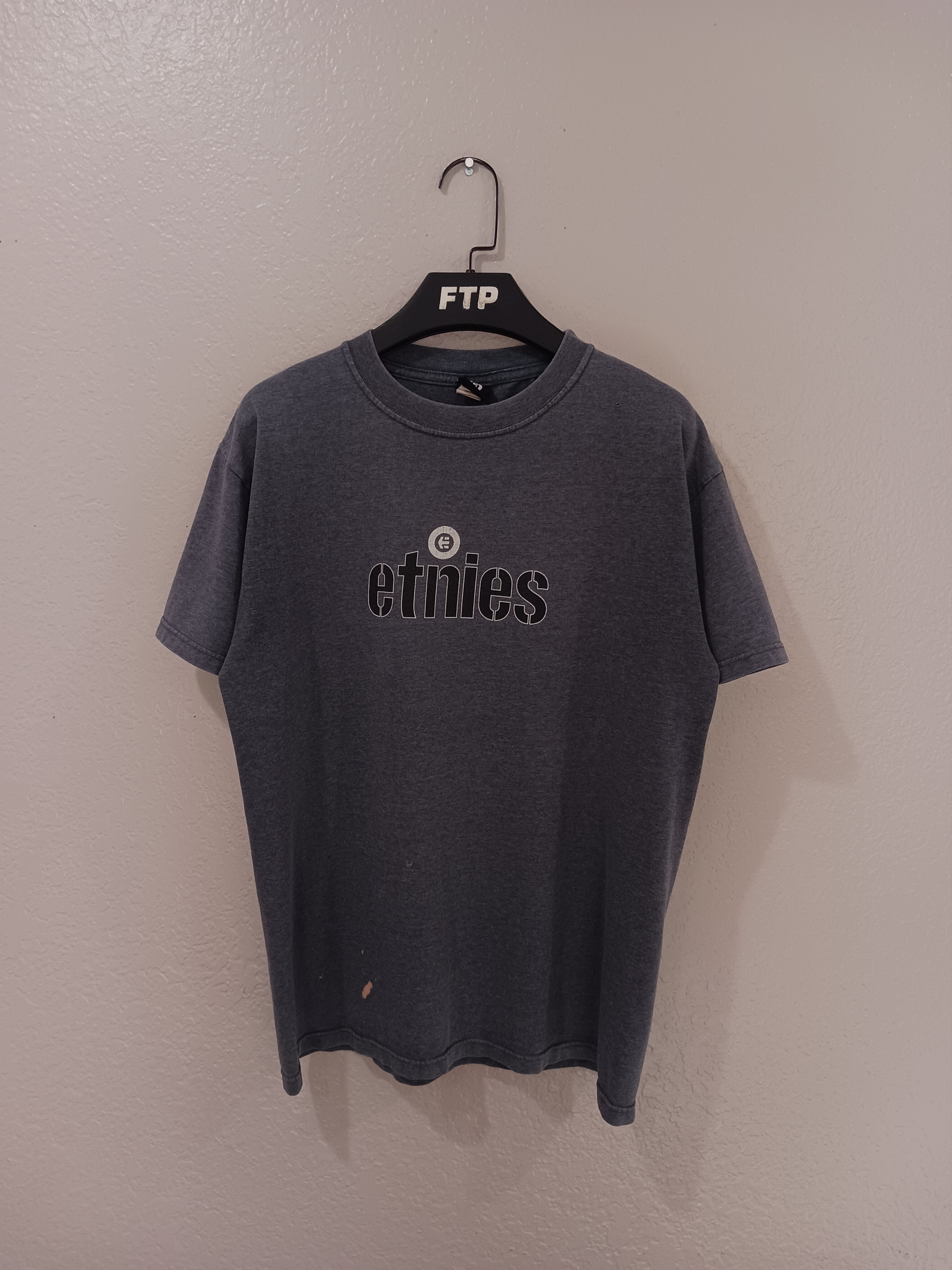 Etnies Spell Out Logo Vintage 2000s Skateboarding T Shirt