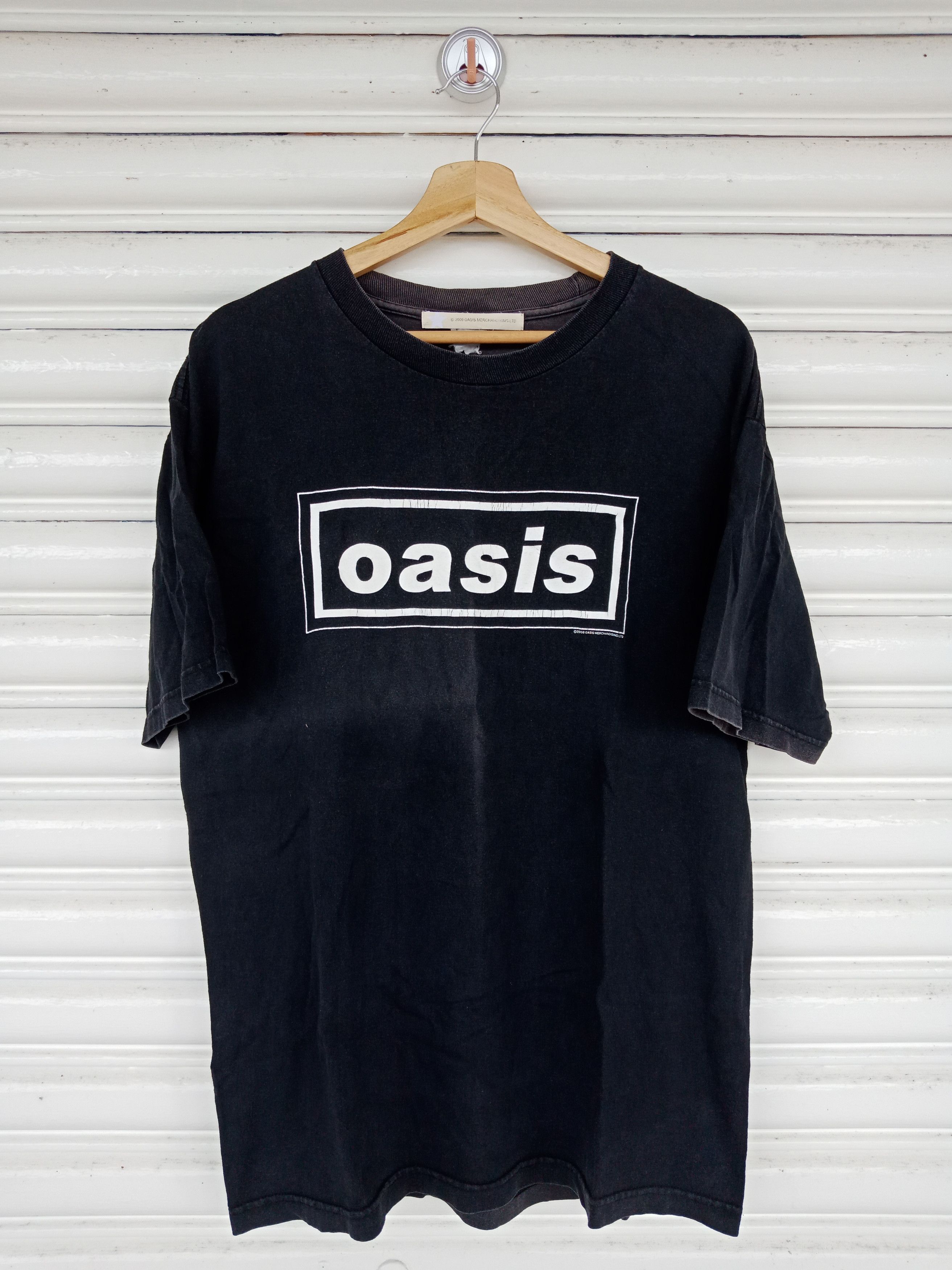 The Cure X Vintage Vintage Oasis 2009 Merchadising Ltd T-Shirts, Hoodie, Sweatshirt | FlexRushtees.com