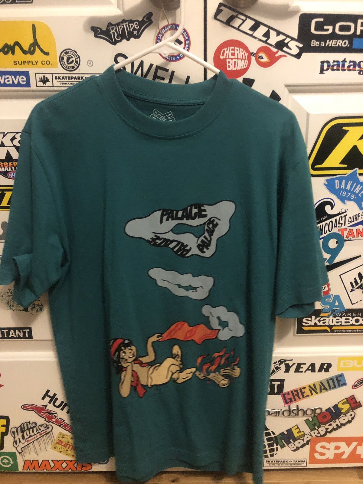 Palace Smoke Tee Size Medium Hoodie, Sweatshirt | FlexRushtees.com