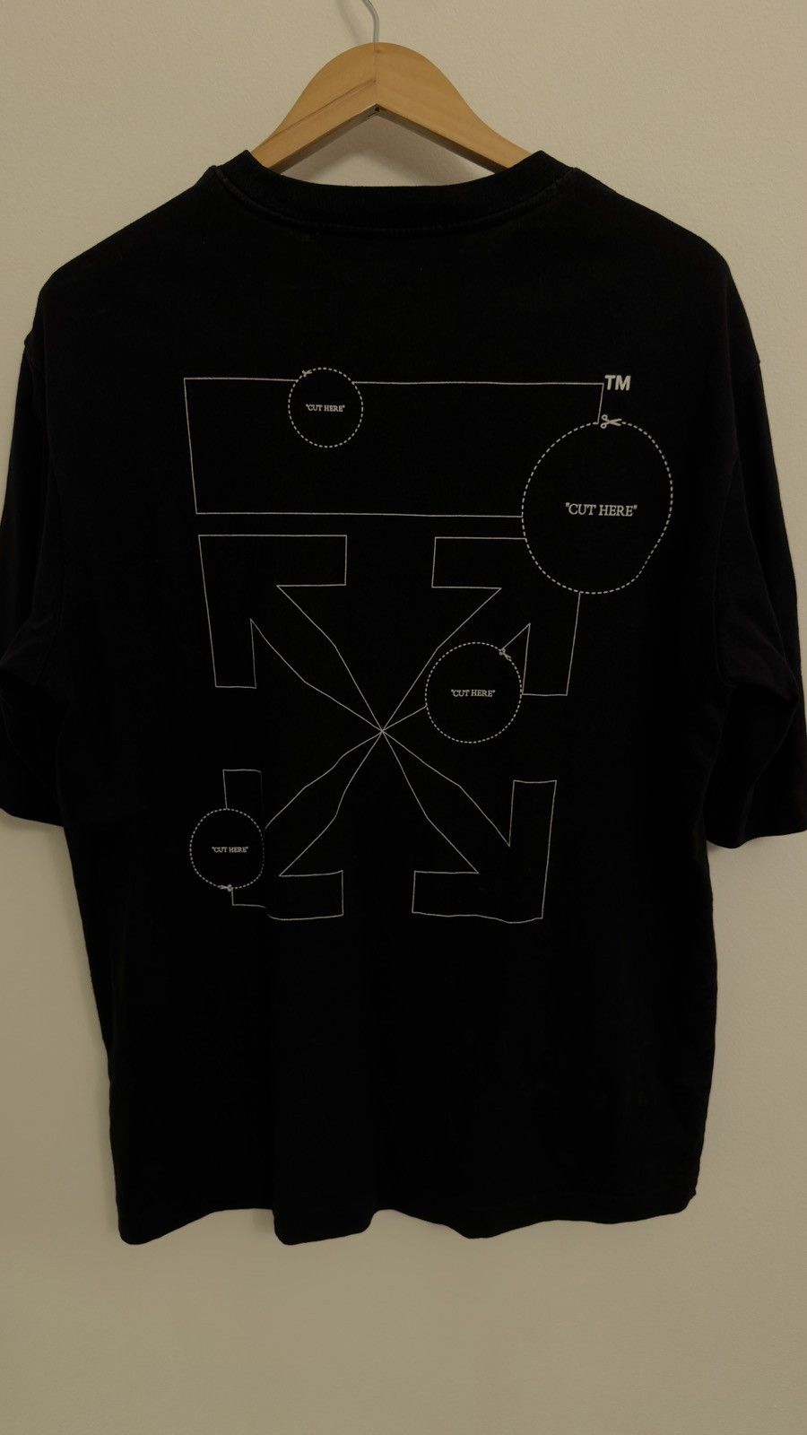 Off White Cut Here Arrow Skate T Shirt Hoodie, Sweatshirt | FlexRushtees.com