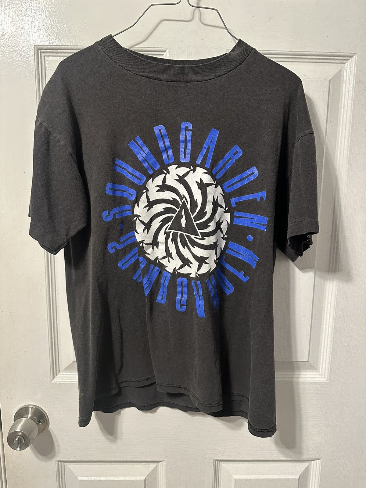 Brockum Vintage 90s Sound Garden Revolver Tee Hoodie, Sweatshirt | FlexRushtees.com