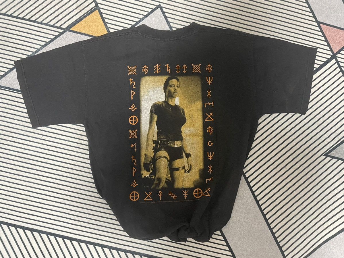 Vintage Tomb Raider 2001
