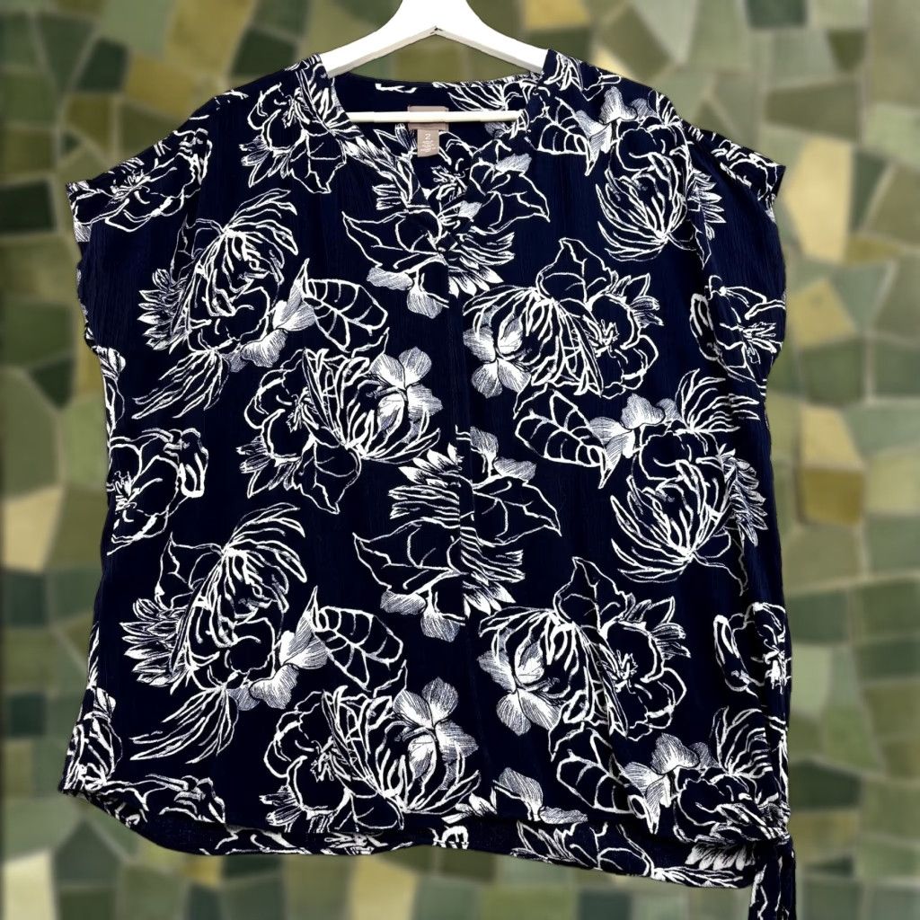 Vintage Chicos Blouse Top Womens 2 Blue White Floral Print Rayon Tie Hem Split Neck Casual Shirt Adu